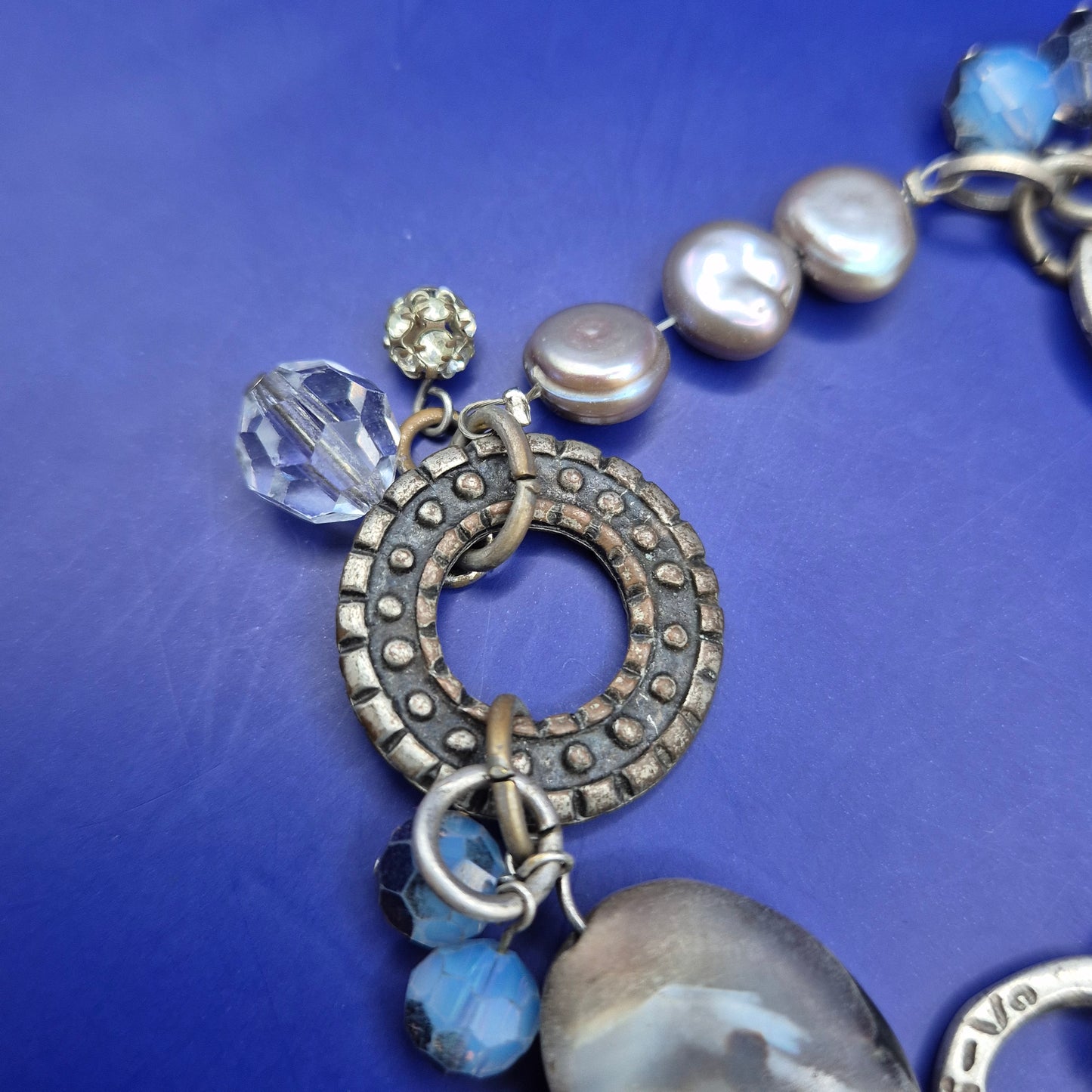 Vintage Statement Armband mit Perlen, Perlmutt und blauen Akzenten