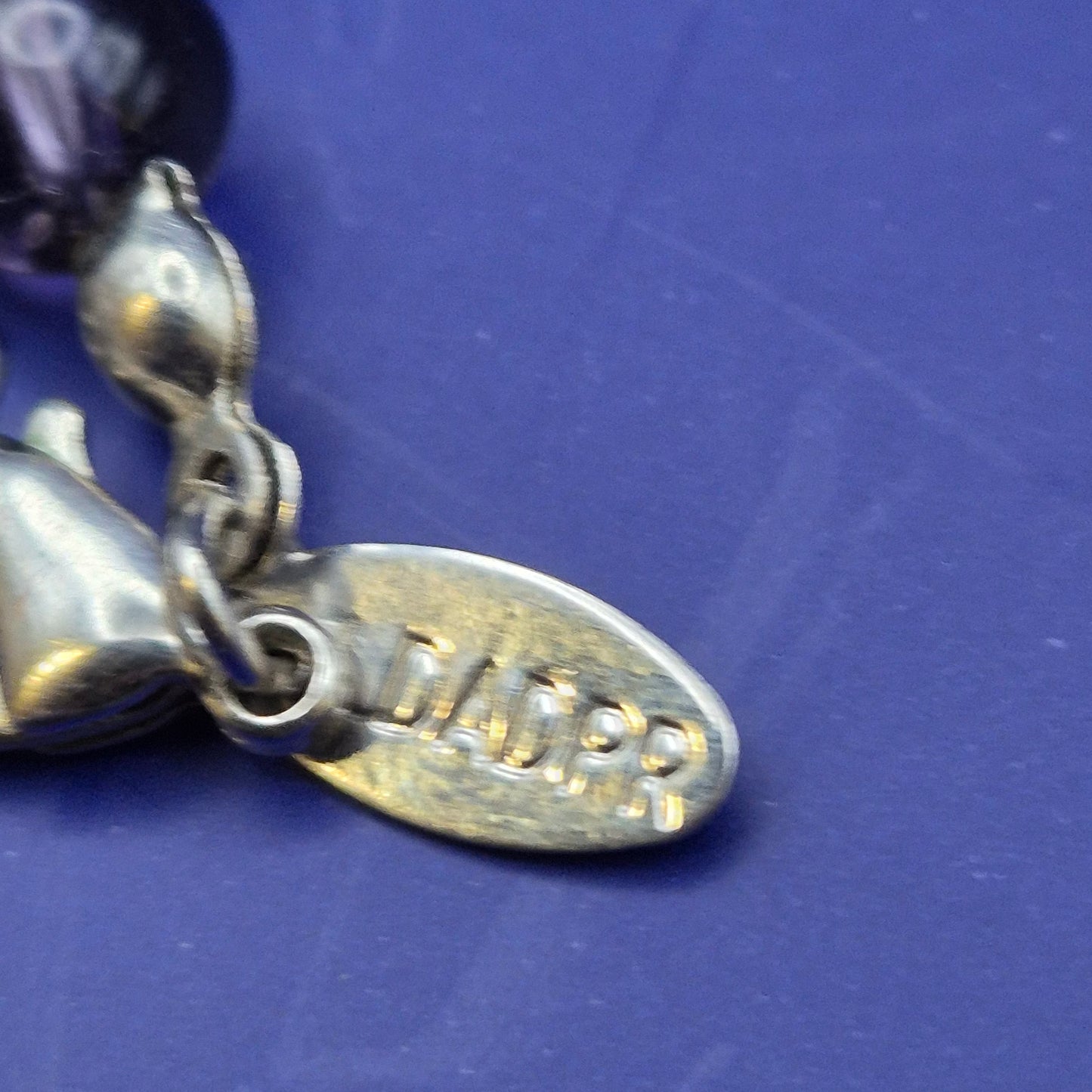 Lila Statement Kette mit Edelsteinoptik und Silberfarbenen Akzenten