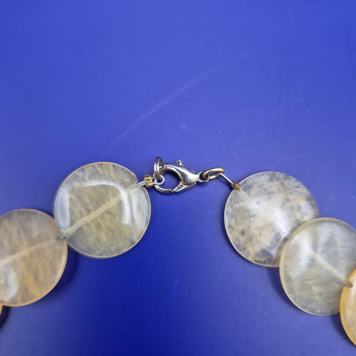 Vintage Statement Halskette aus beigen flachen Scheiben