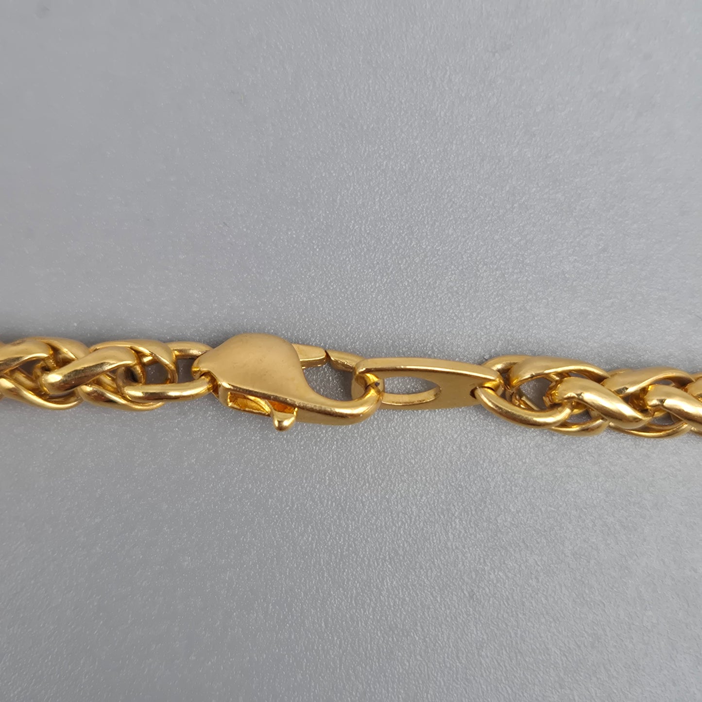 Vintage Goldfarbene Kette mit Kugel-Anhänger in Zebra-Optik