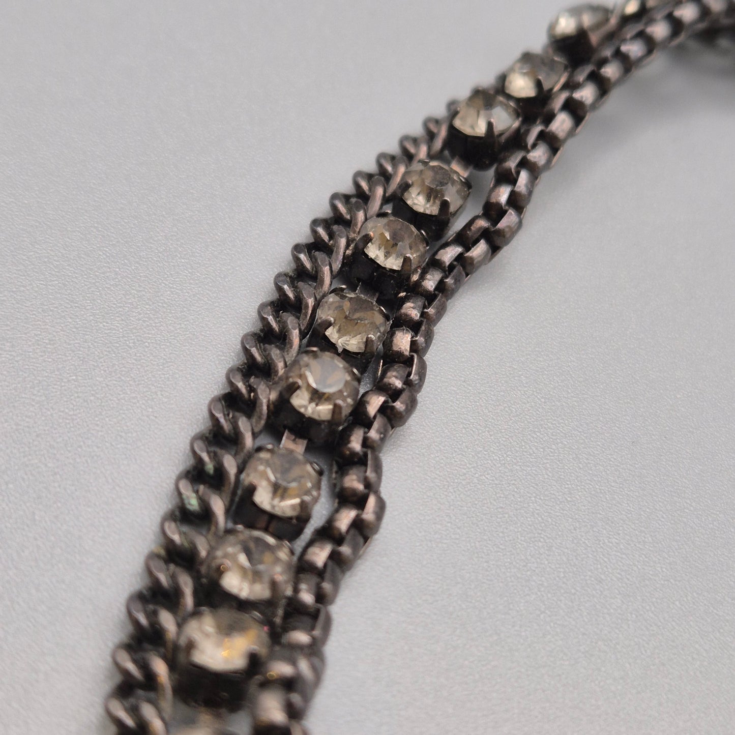 Vintage Strass Armband mit Gliederkette Gunmetal Optik