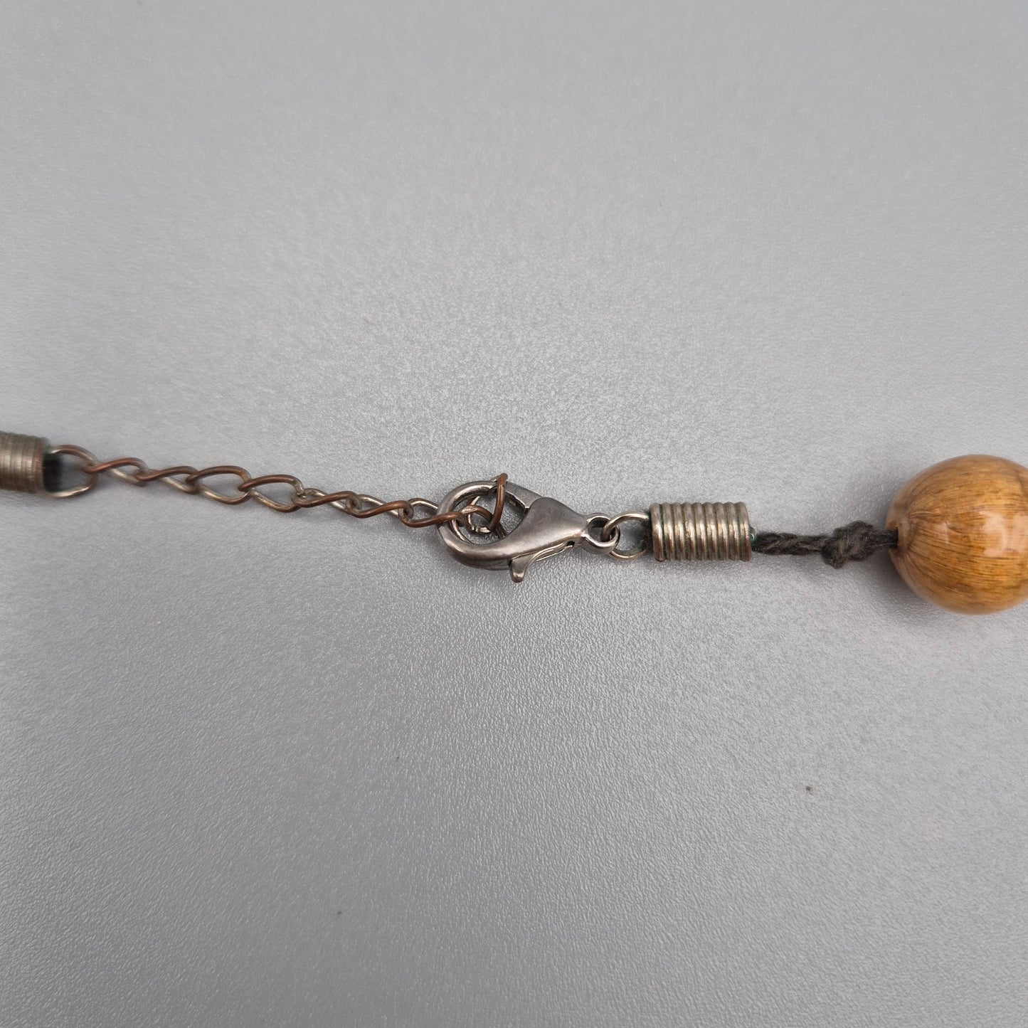 Bunte handgeknüpfte Statement Kette mit Holzperlen