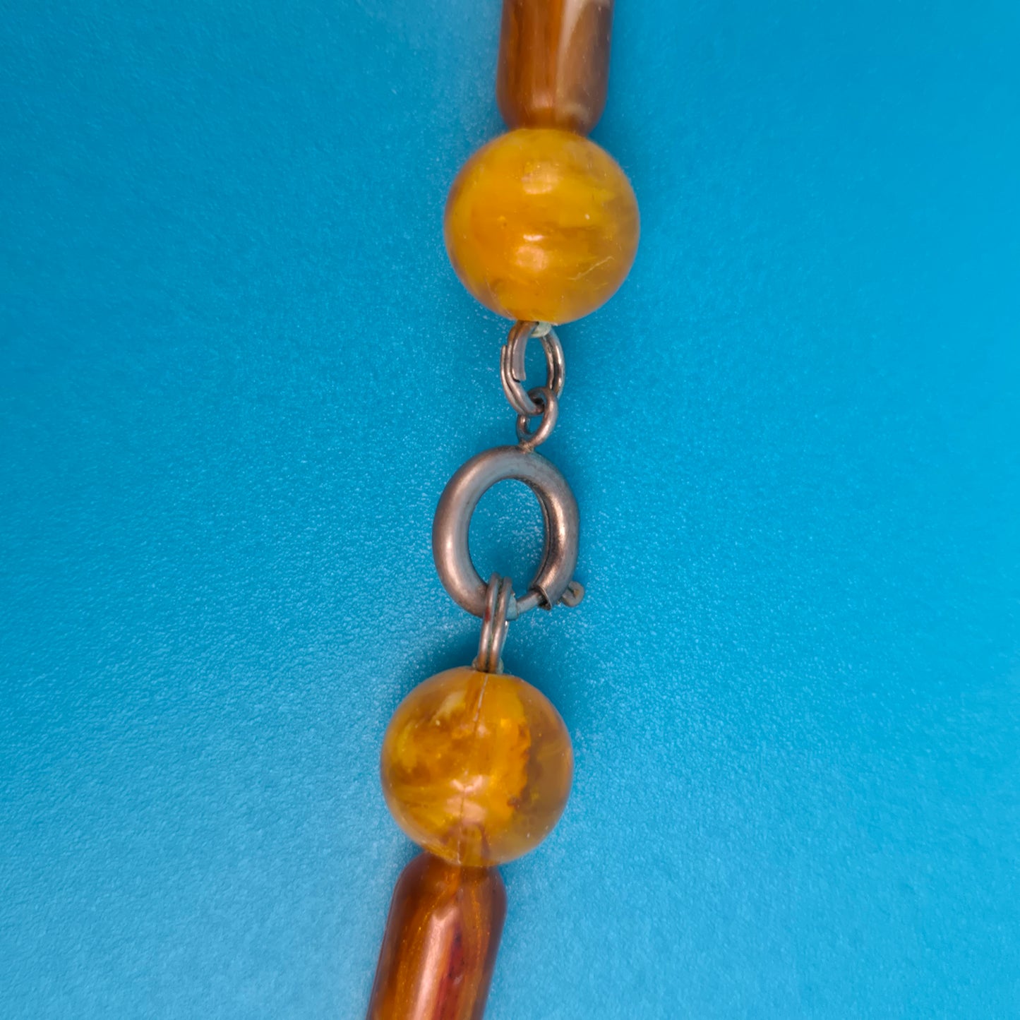 Boho-Statement Kette mit Holzperlen und bernsteinfarbenen Akzenten