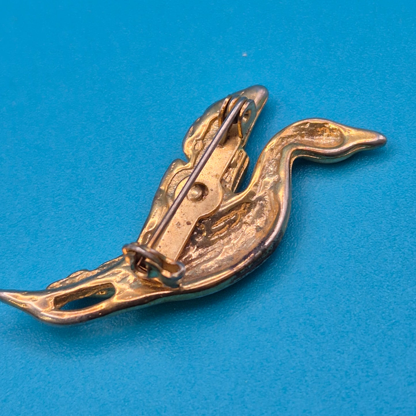 Elegante Vintage Brosche goldfarben Schwan im Flug Design