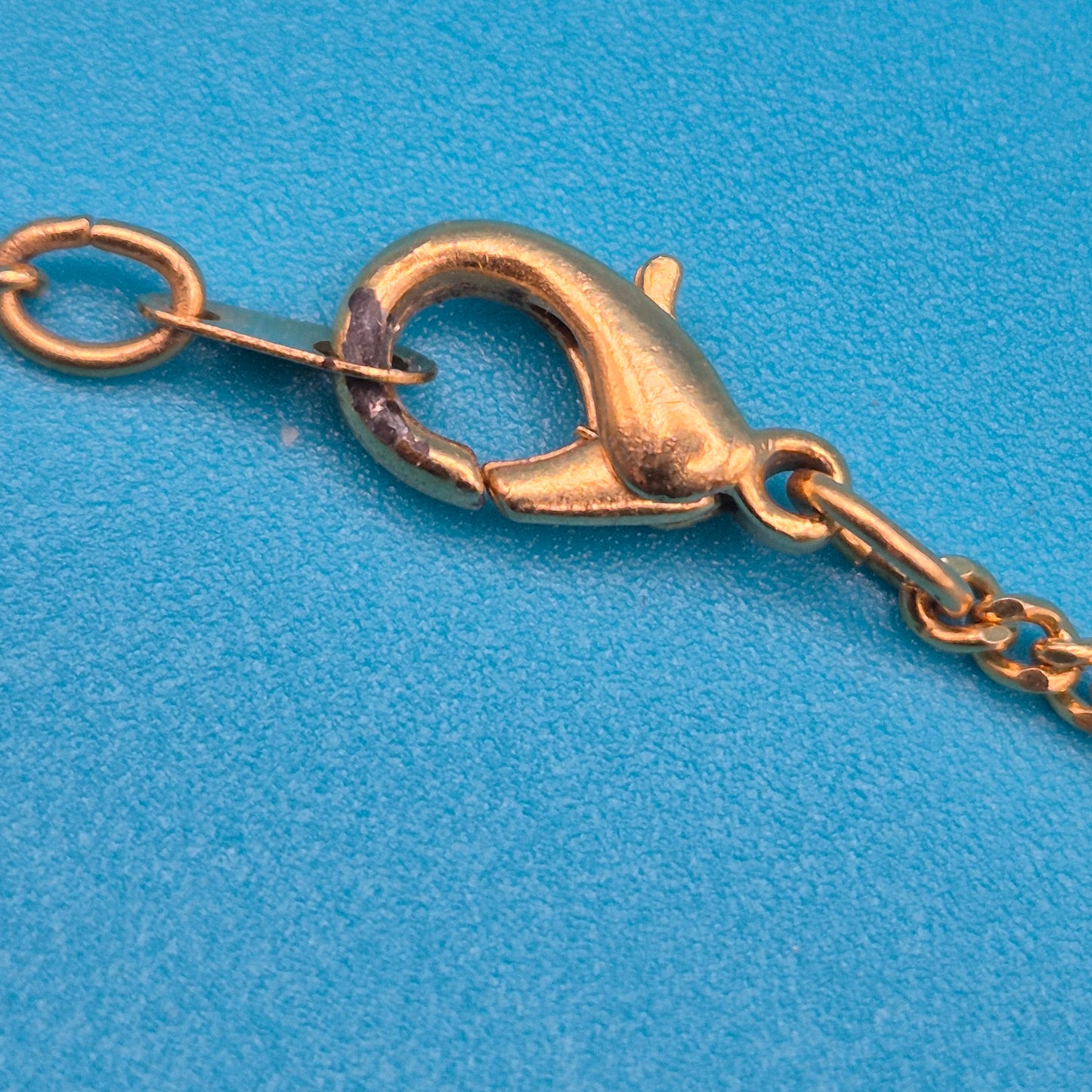 Vintage Statement-Halskette mit abstraktem goldfarbenem Anhänger