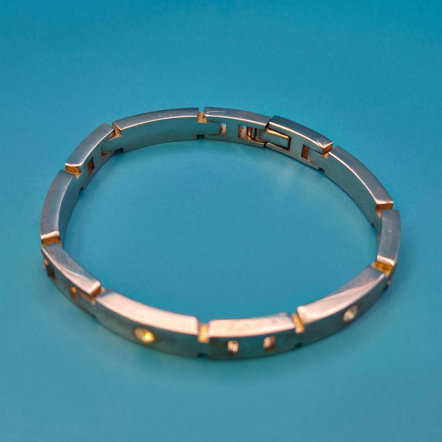 Elegantes Vintage-Armband mit Zirkonia-Besatz und zweifarbigem Design