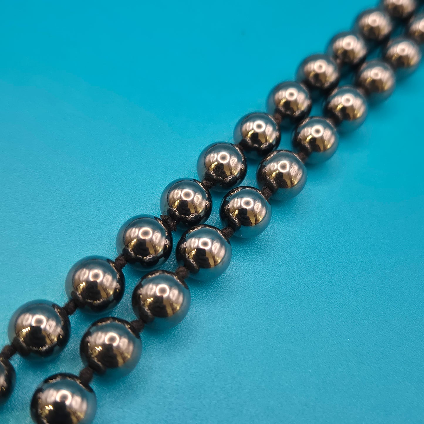 Elegante Vintage Perlenkette aus anthrazitfarbenen Metallkugeln