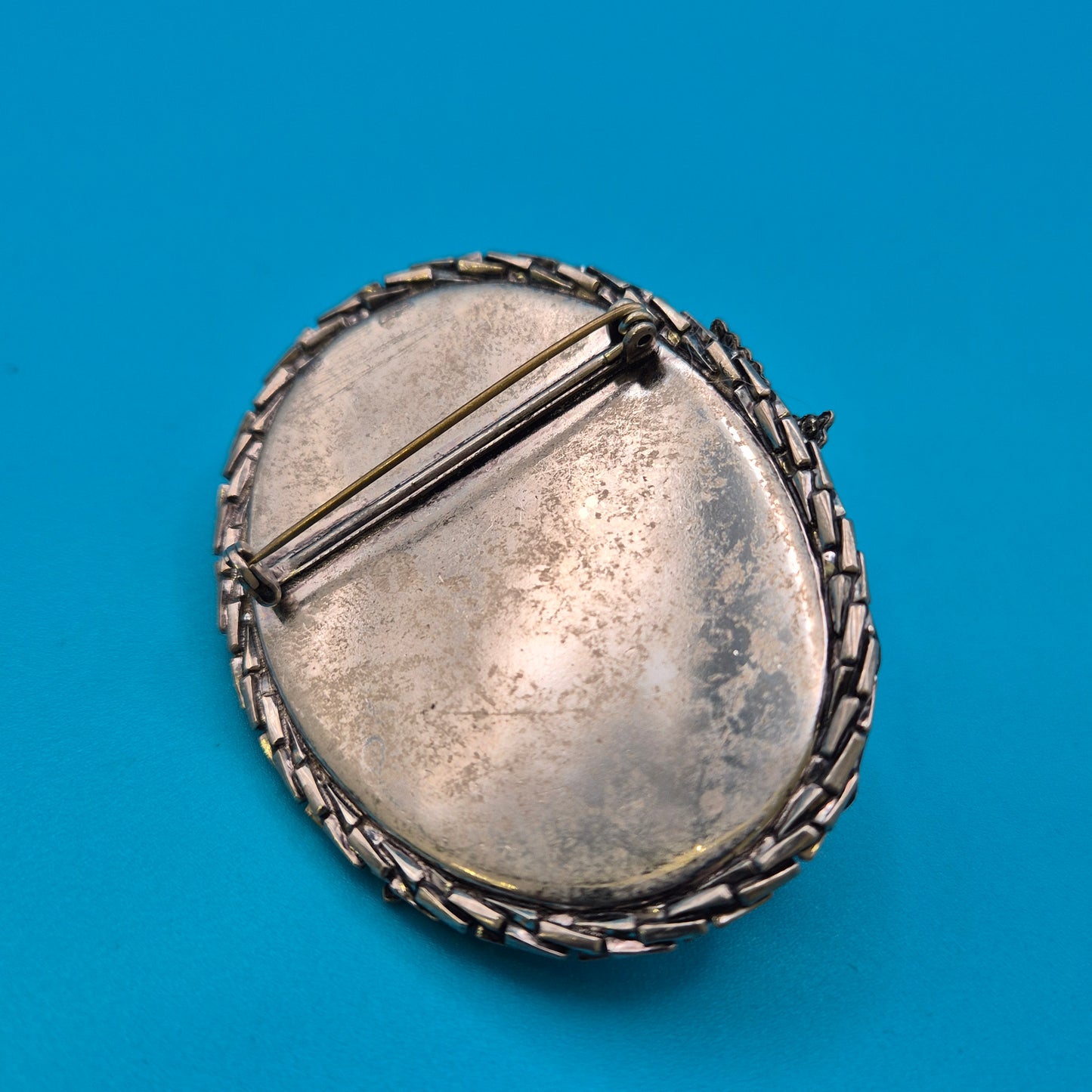 Vintage Statement-Brosche mit Rosen-Motiv und Strass-Akzent