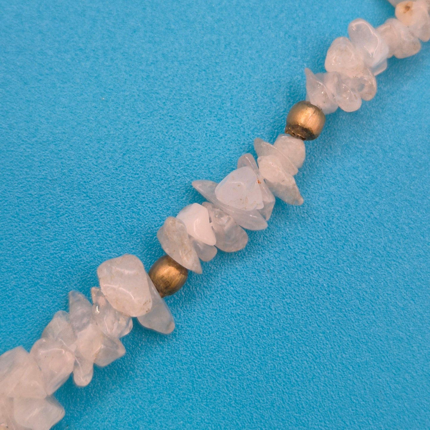 Vintage Rosenquarz Chip-Kette mit goldenen Akzenten