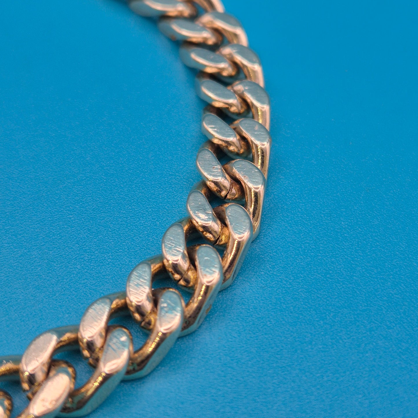 Klassisches Panzerarmband aus Goldlegierung im Vintage-Look