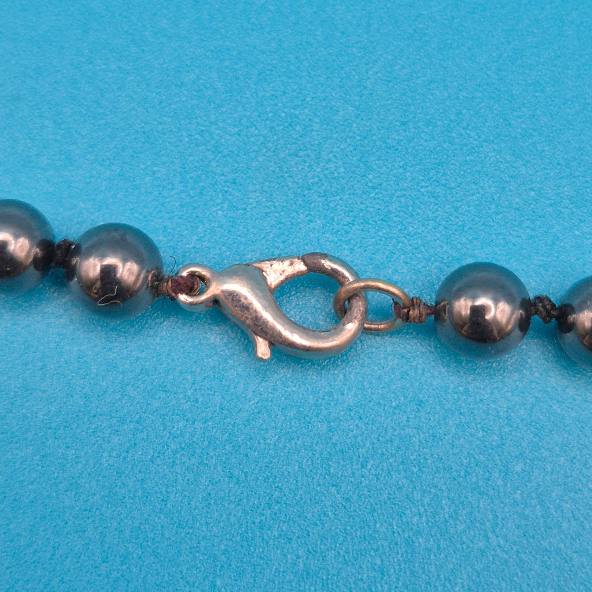 Elegante Vintage Kette mit anthrazitfarbenen Perlen & Tropfen-Anhänger