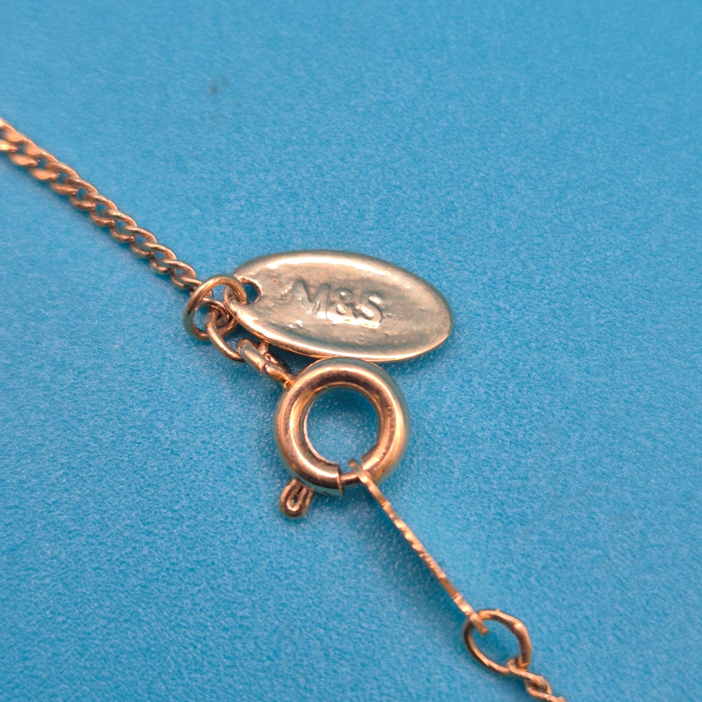 Elegante Kette mit marquiseförmigem Zirkonia-Anhänger in Goldoptik