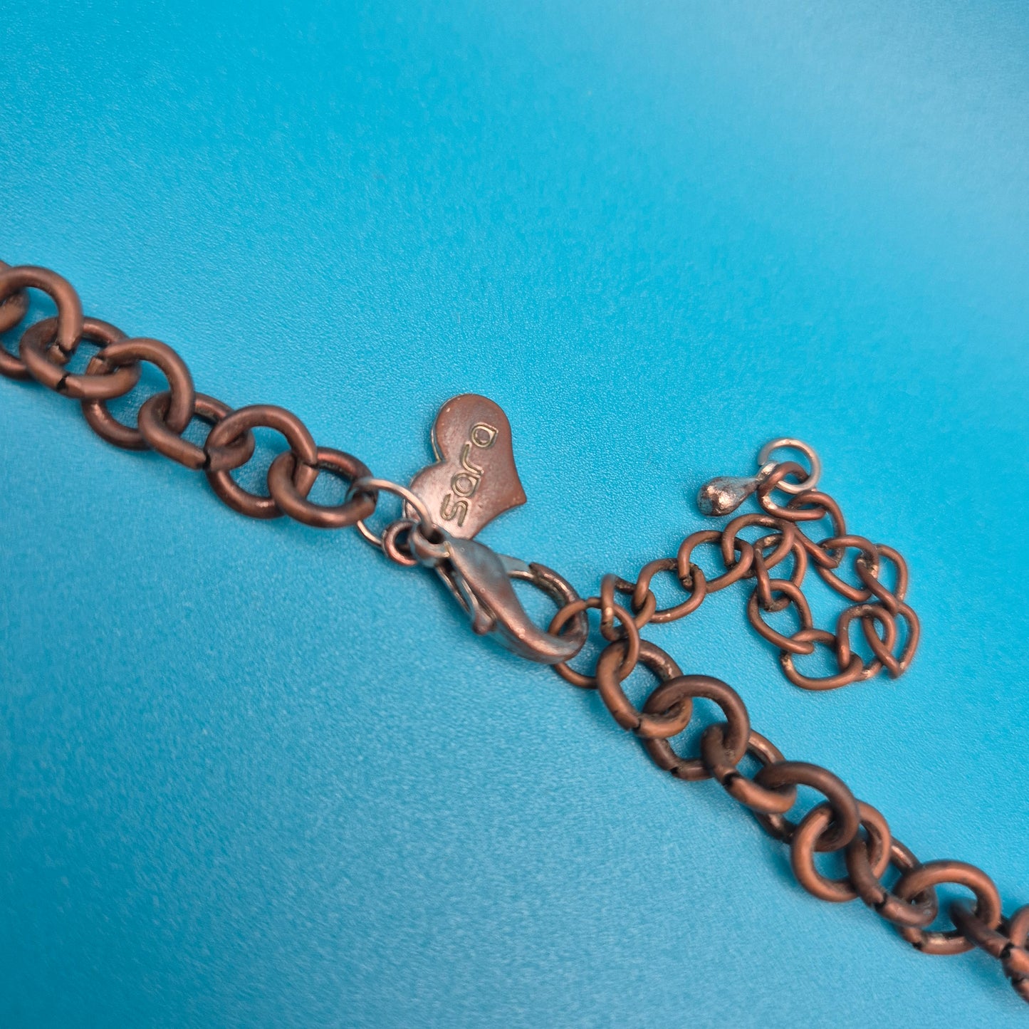 Vintage Statement-Kette mit Federn-Anhänger und Stein-Elementen in Kupfer-Optik