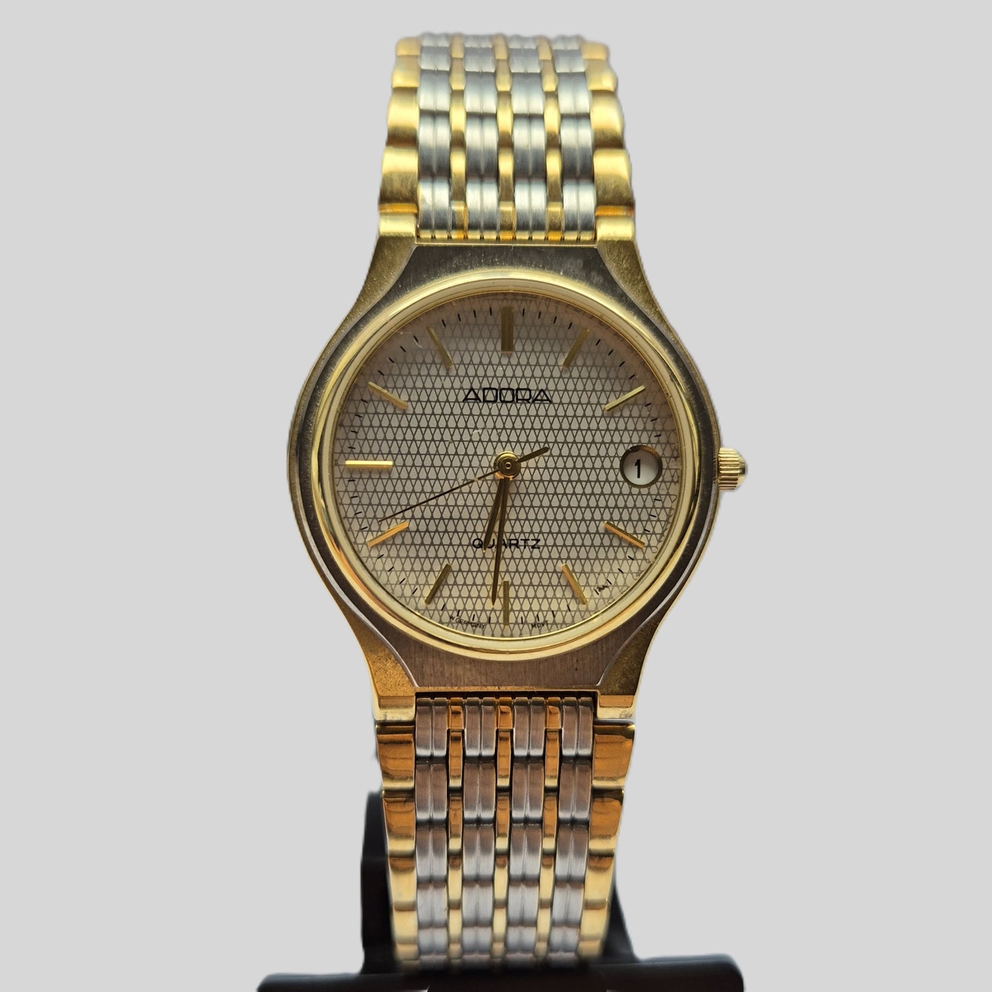 Adora Herrenarmbanduhr – Klassische Eleganz mit zweifarbigem Edelstahlarmband