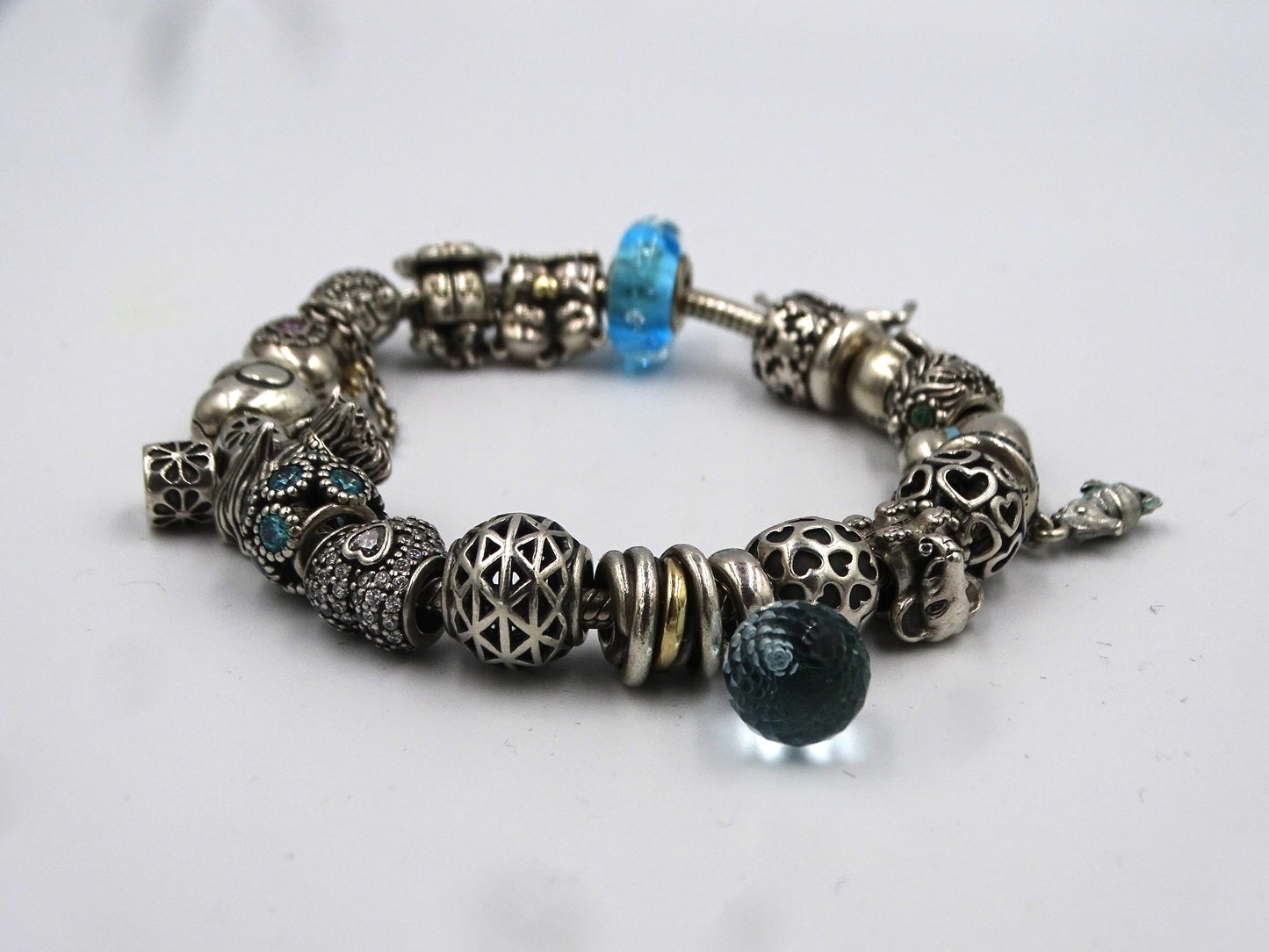 PANDORA Armband mit 20 Charms und Sicherheitskette