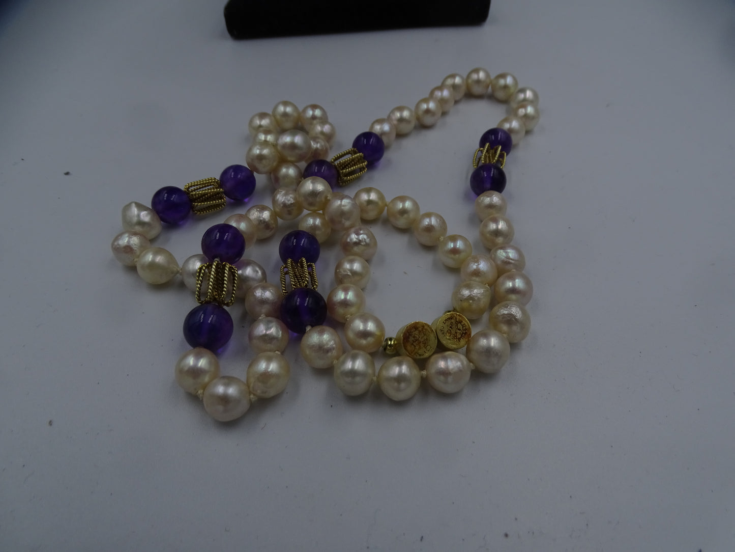 Perlenkette mit Amethyst und vergoldetem Silberverschluss