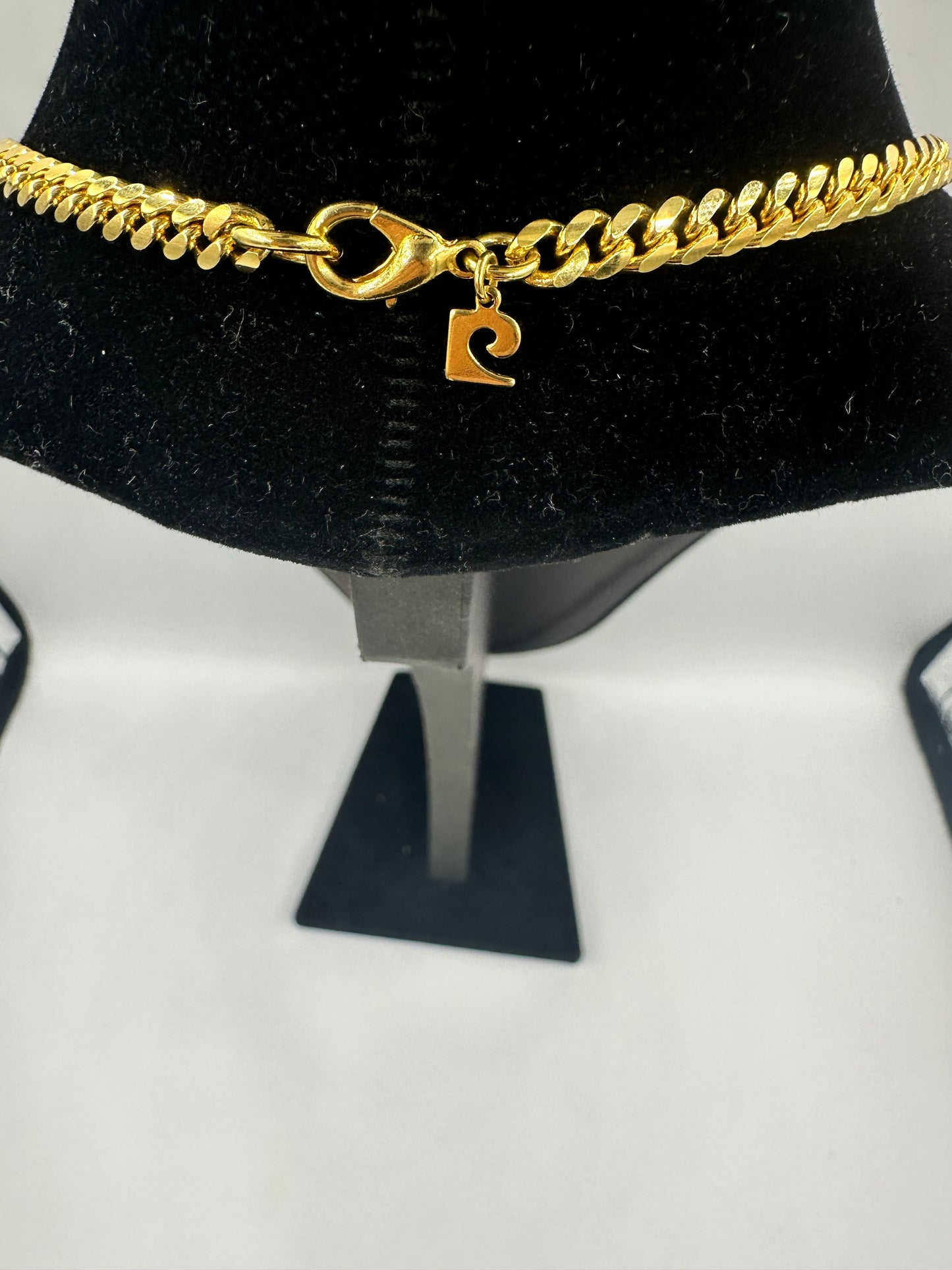 Vergoldete Gliederkette mit Zirkonia-Steinen