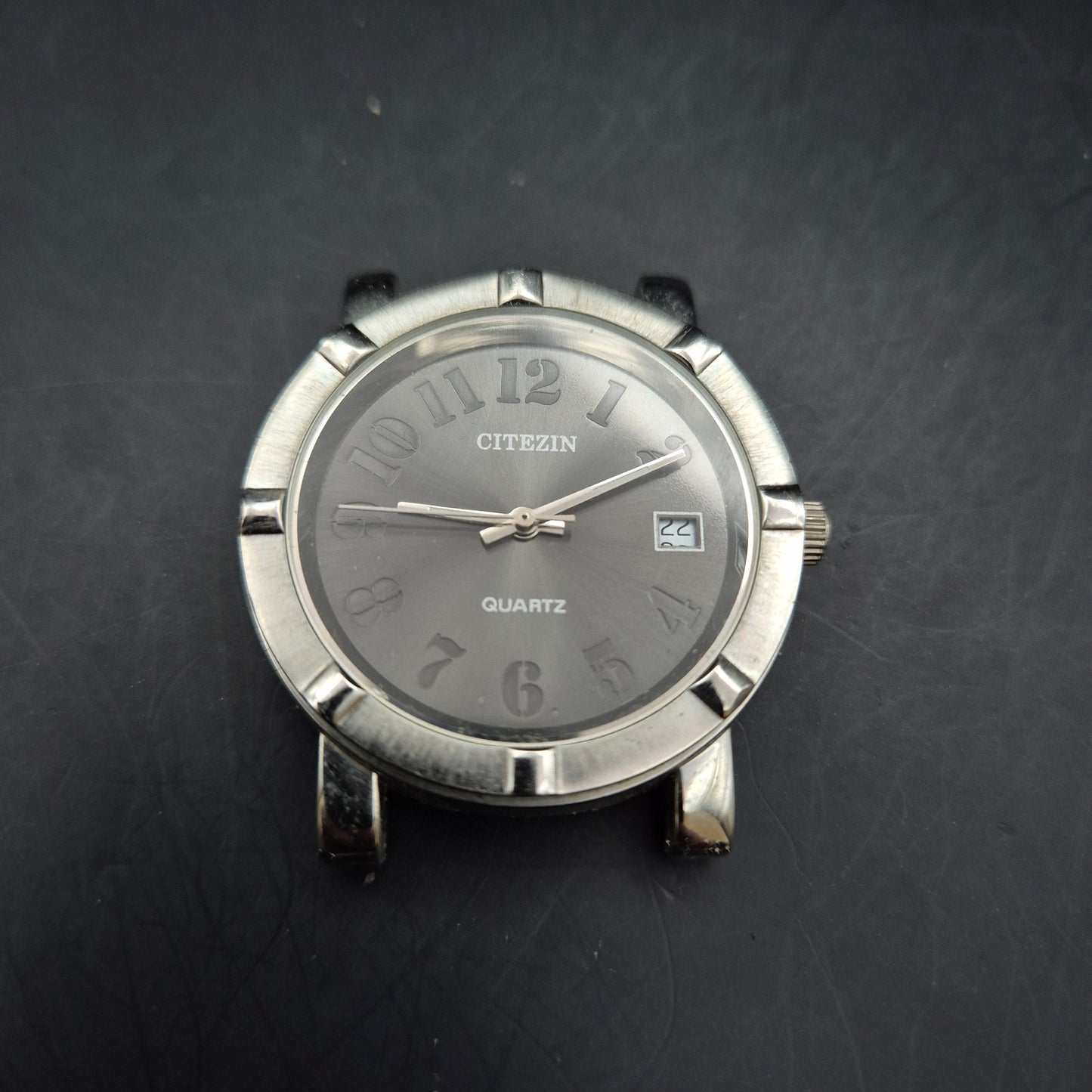 CITEZIN Quartz Herrenuhr Gehäuse – Silberfarben mit Datum und dunklem Zifferblatt - Bild 7