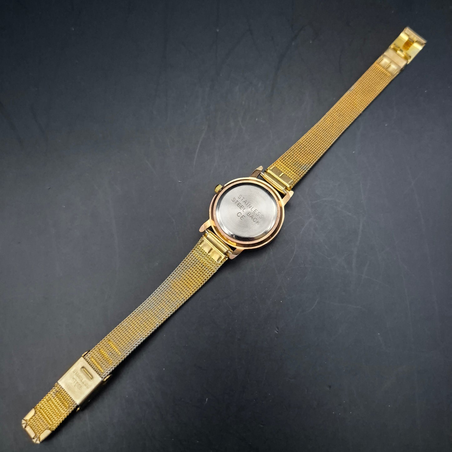 Elegante IK Damenuhr Vintage Quarz Goldton mit Milanese Mesh-Band - Bild 7