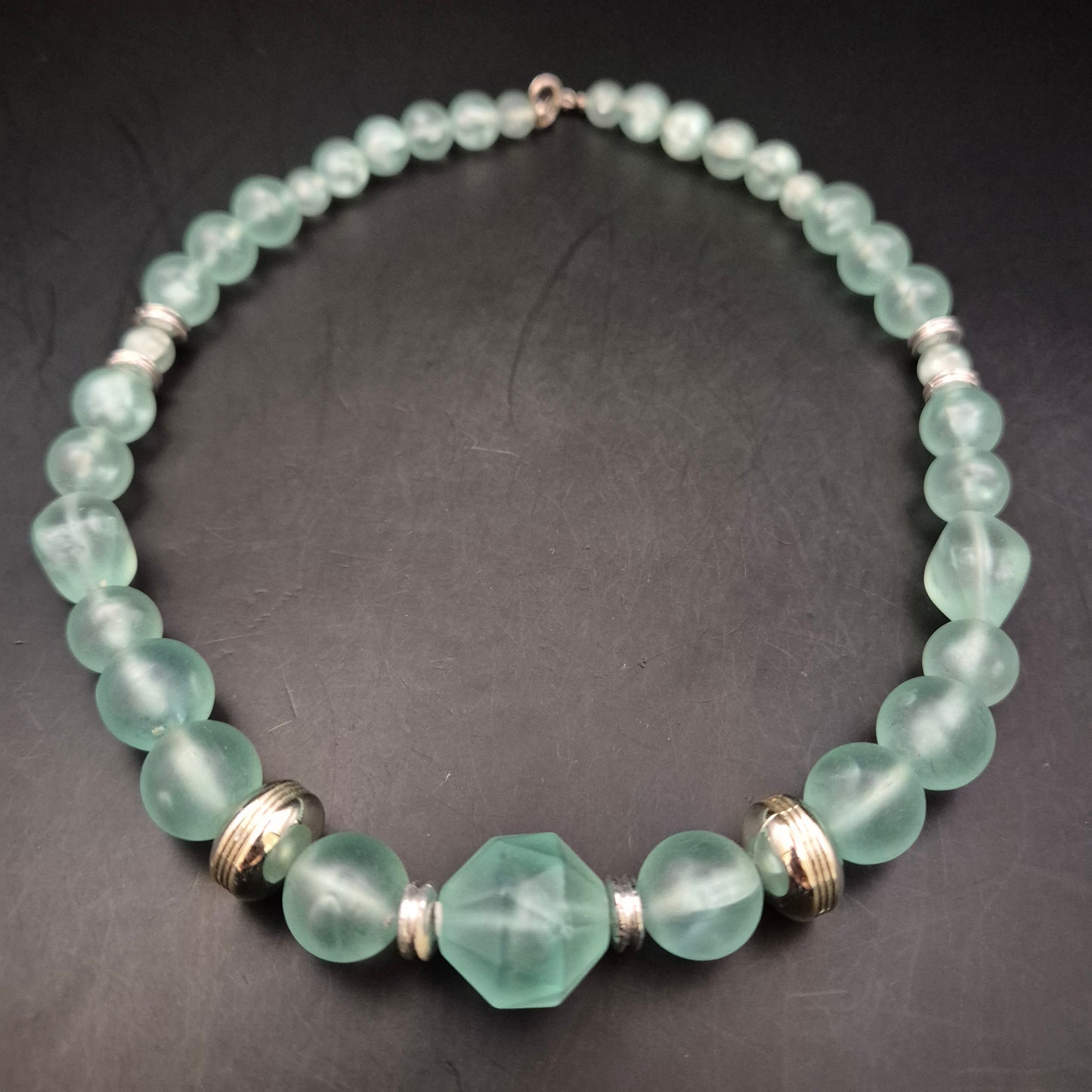 Vintage Glaskette Mintgrün mit Facettenperle & Metallakzenten - Bild 6