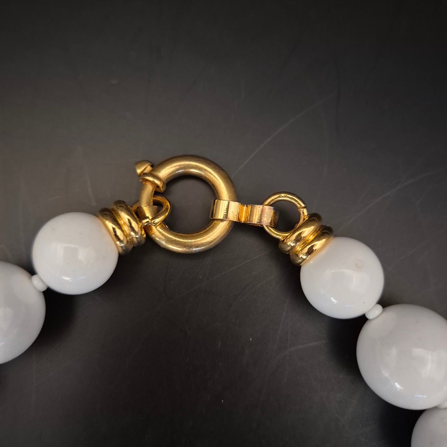 Elegante Vintage Halskette mit weißen Perlen & Strass Akzenten - Bild 7