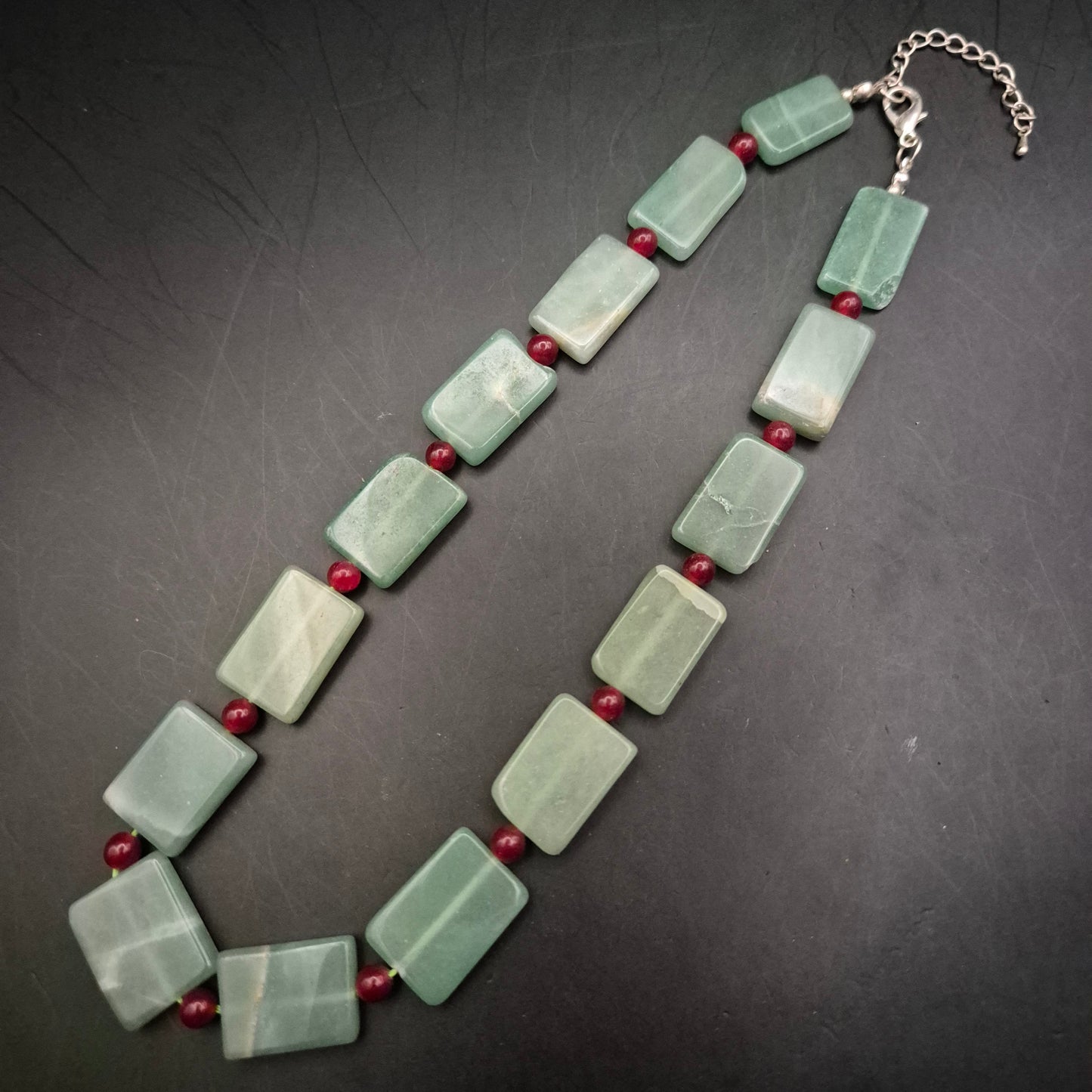 Vintage Kette mit grünen Aventurin-Steinen und roten Perlen - Bild 8