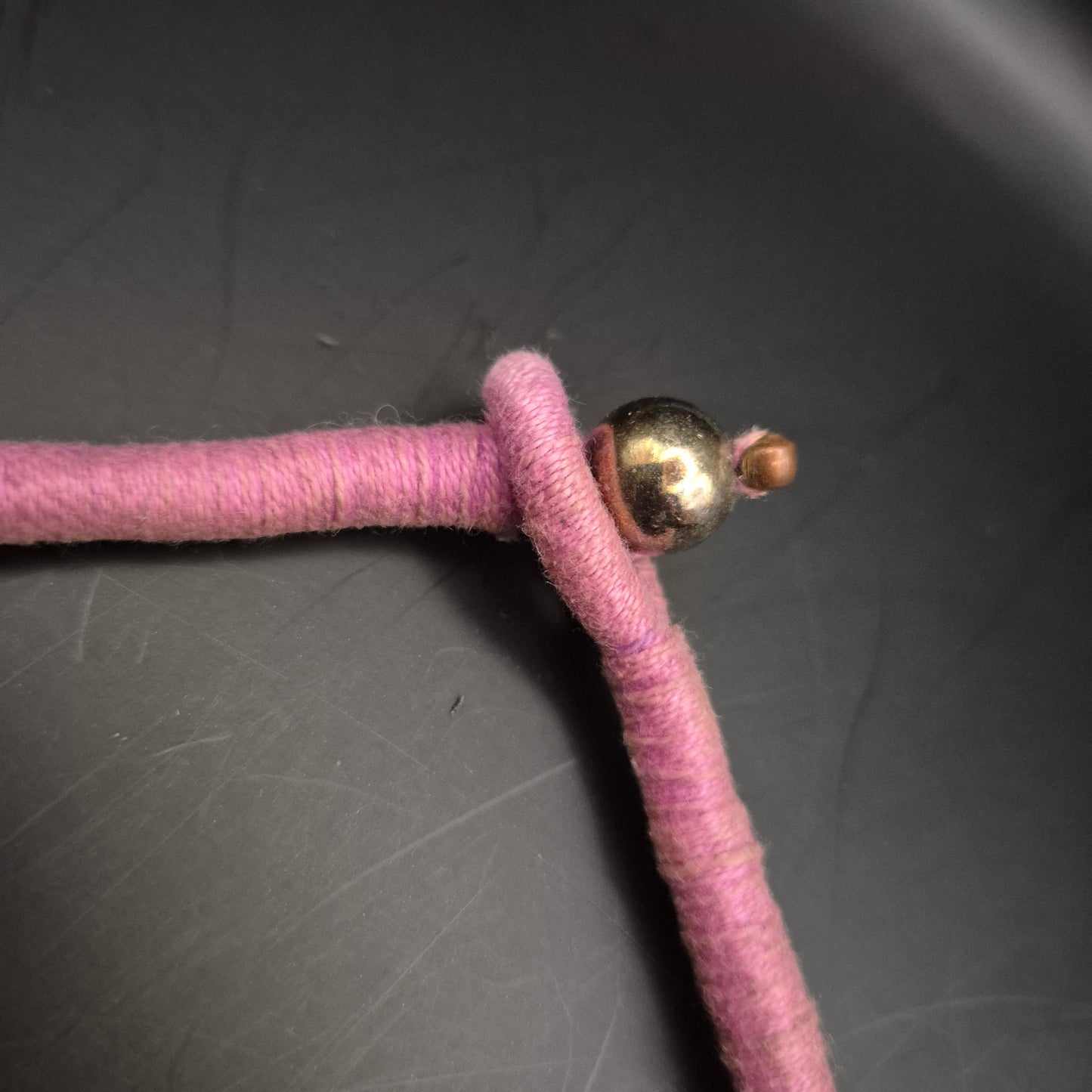 Bezaubernde Vintage Statement-Halskette mit lila und goldenen Perlen - Bild 5