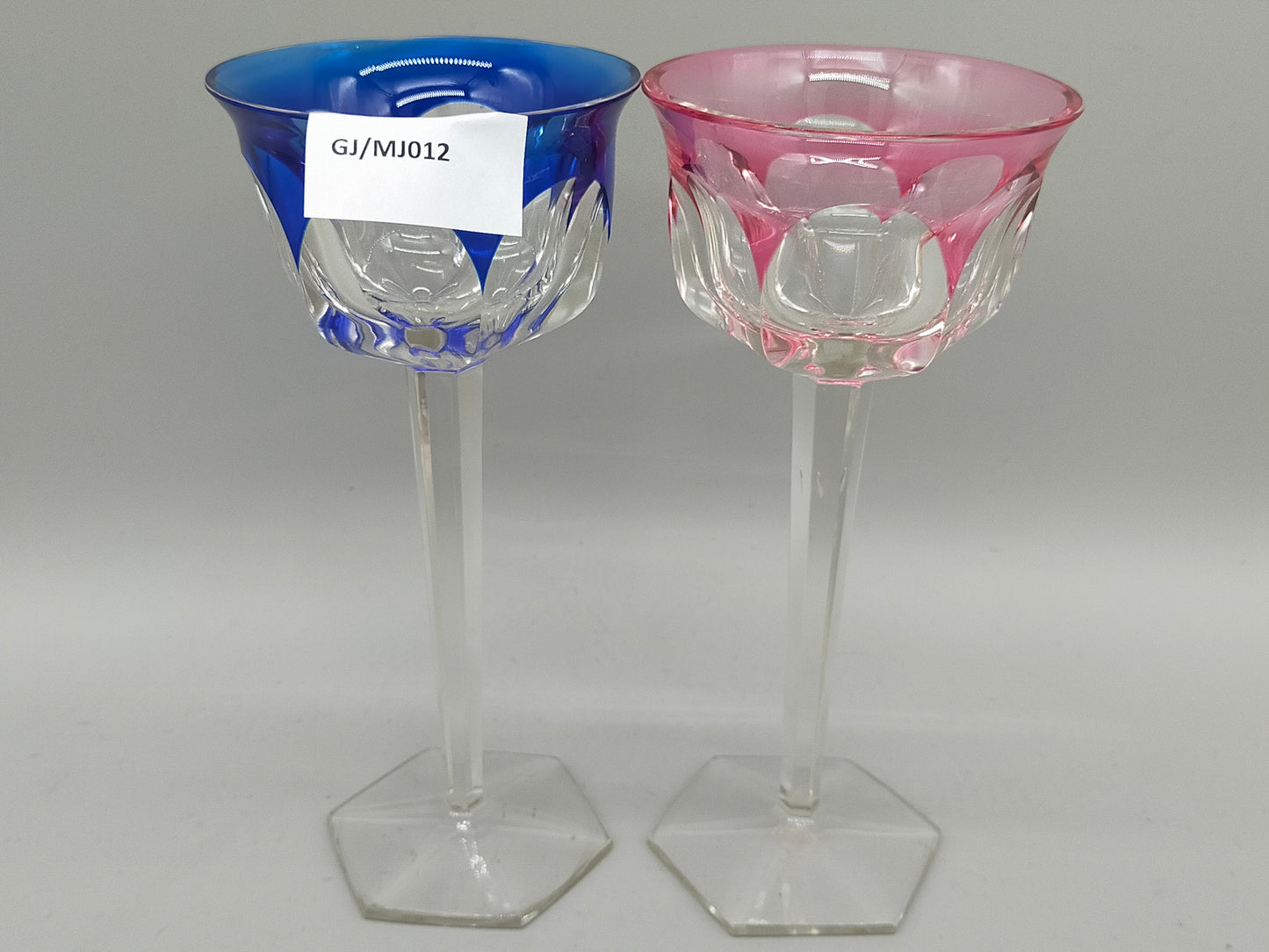 Elegante Kristallglas Kelche Blau & Rosa – Facettenschliff Design