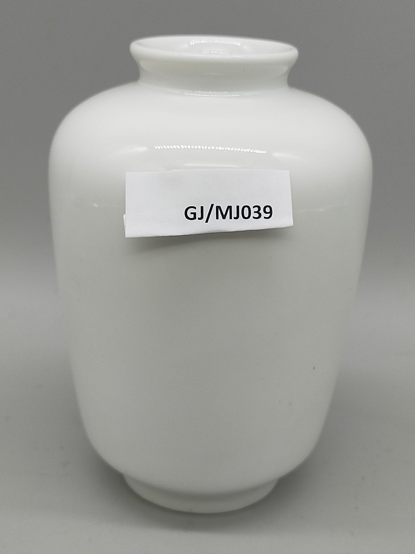 KPM Berlin Porzellan Vase – Klassisch Weiß, Zeitlose Eleganz