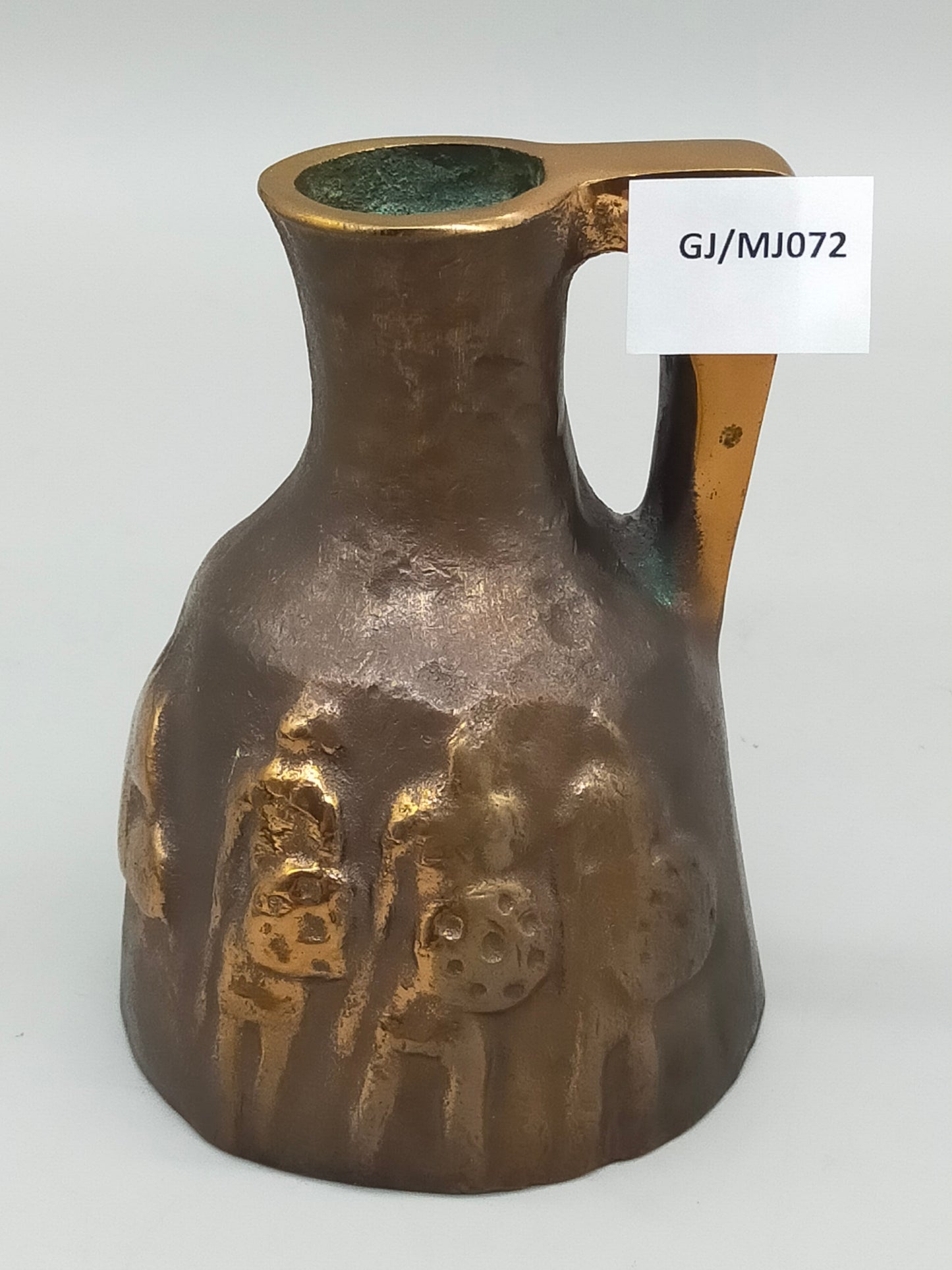 Antike Bronze Miniatur-Vase – Kunstvolle Reliefdarstellung mit Kriegern