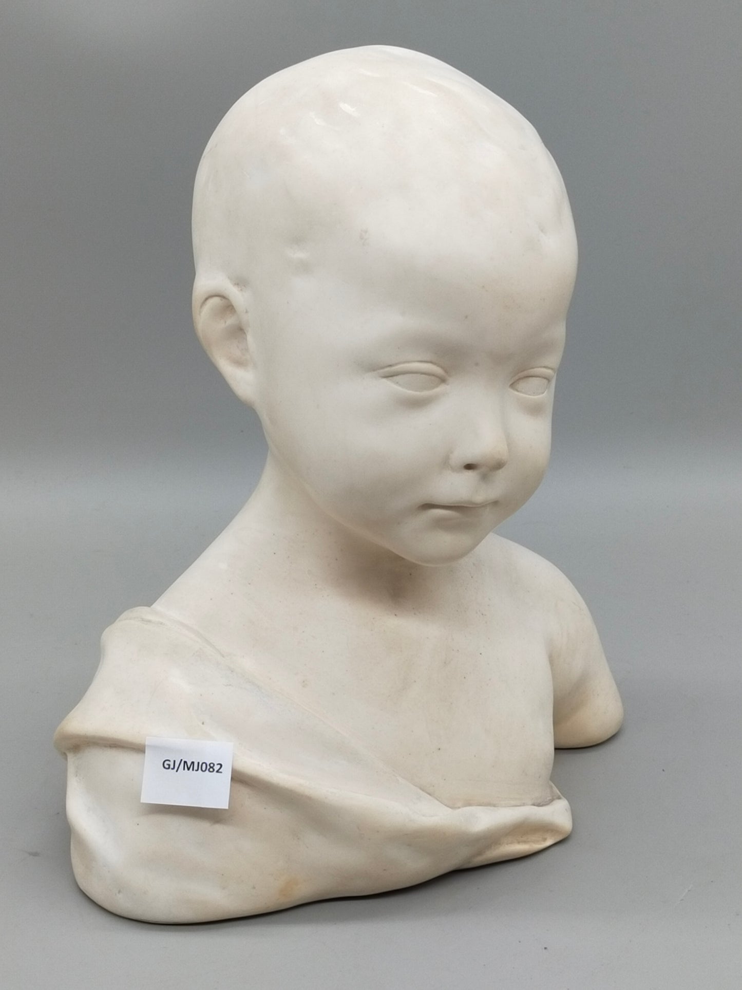 Antike Kinderbüste Skulptur von August Gerber – Klassisches Design aus Köln