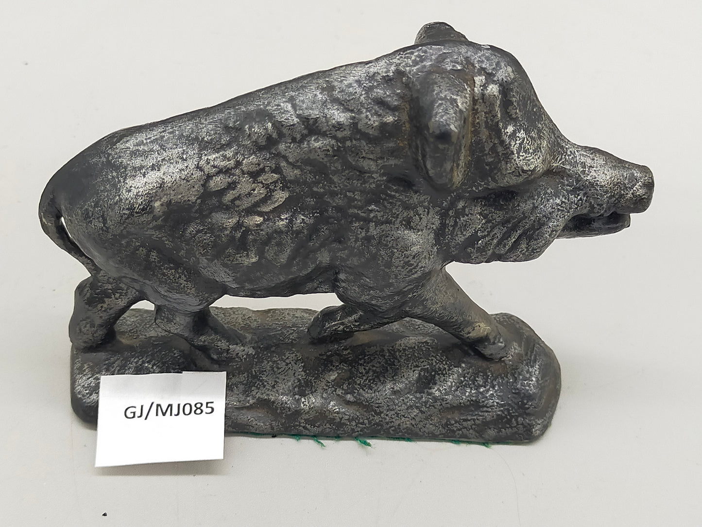 Rustikale Wildschwein Skulptur – Massive Tierfigur aus Gusseisen
