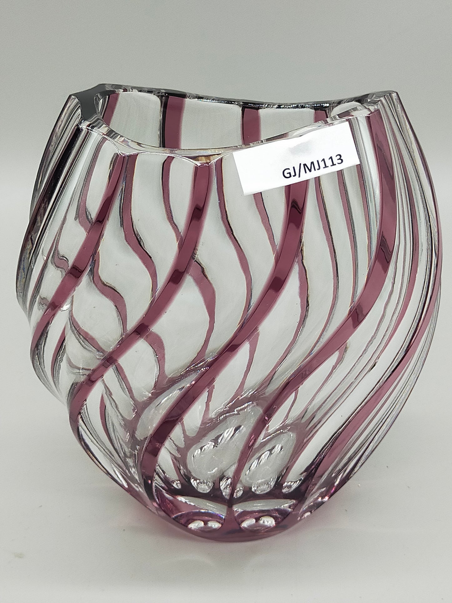 Titel Kunstvolle Glasvase in Amethyst-Optik – Modernes Design mit Wellenmuster