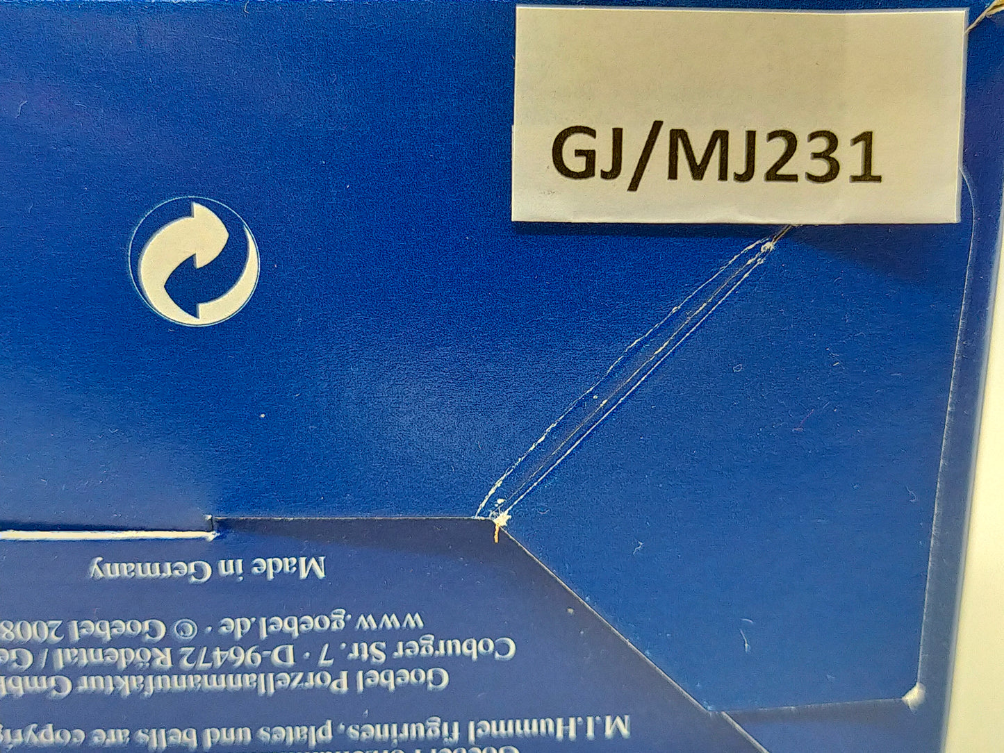 Goebel Hummel Figur "Schneiderin" – Mit Original Verpackung und Zertifikat