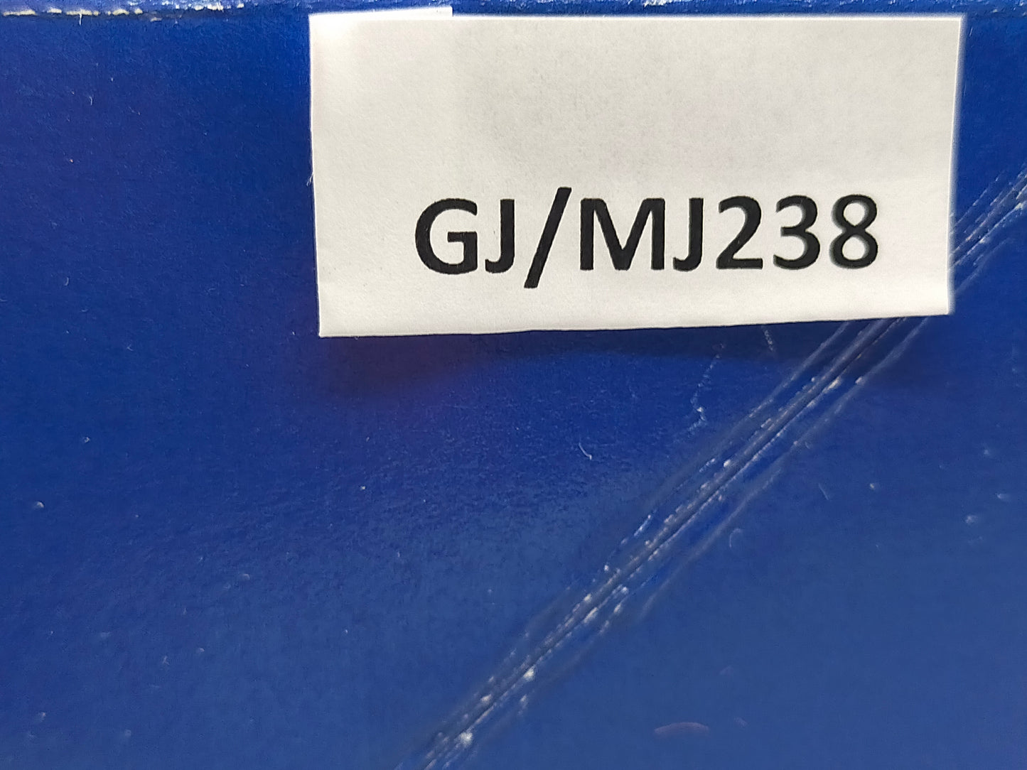 Goebel Hummel Figur "Frisch gebacken / Pretzel Girl" – Mit OVP & Zertifikat