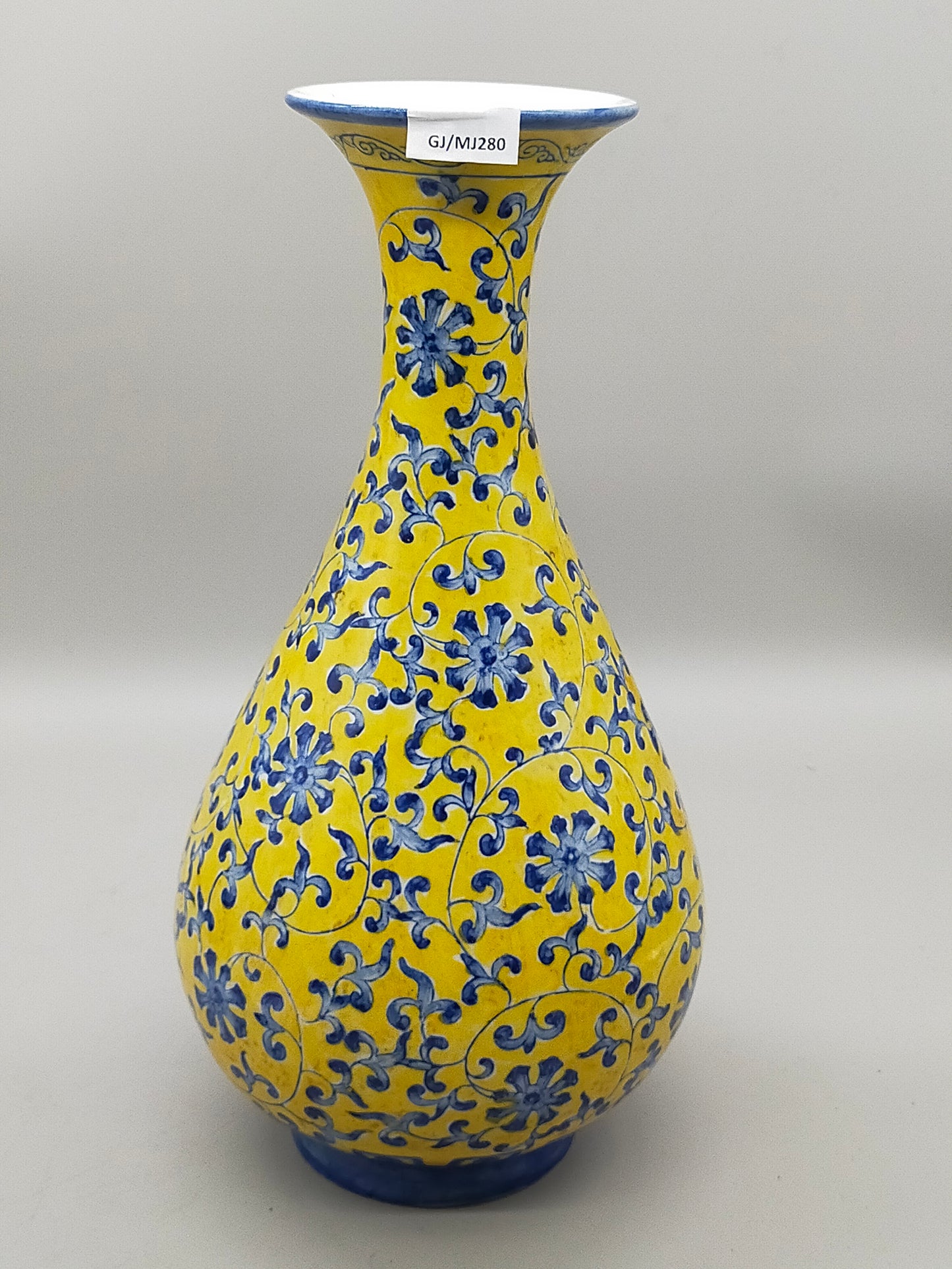 Prachtvolle Chinesische Porzellan Vase – Gelb mit Blauem Blumen Dekor