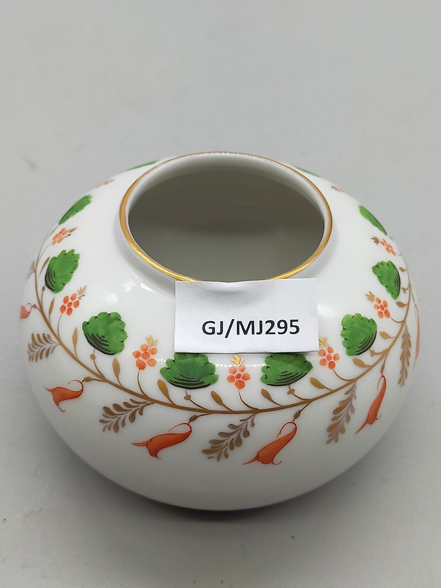 Edle Ludwigsburg Porzellan Vase – Florales Dekor & Goldrand