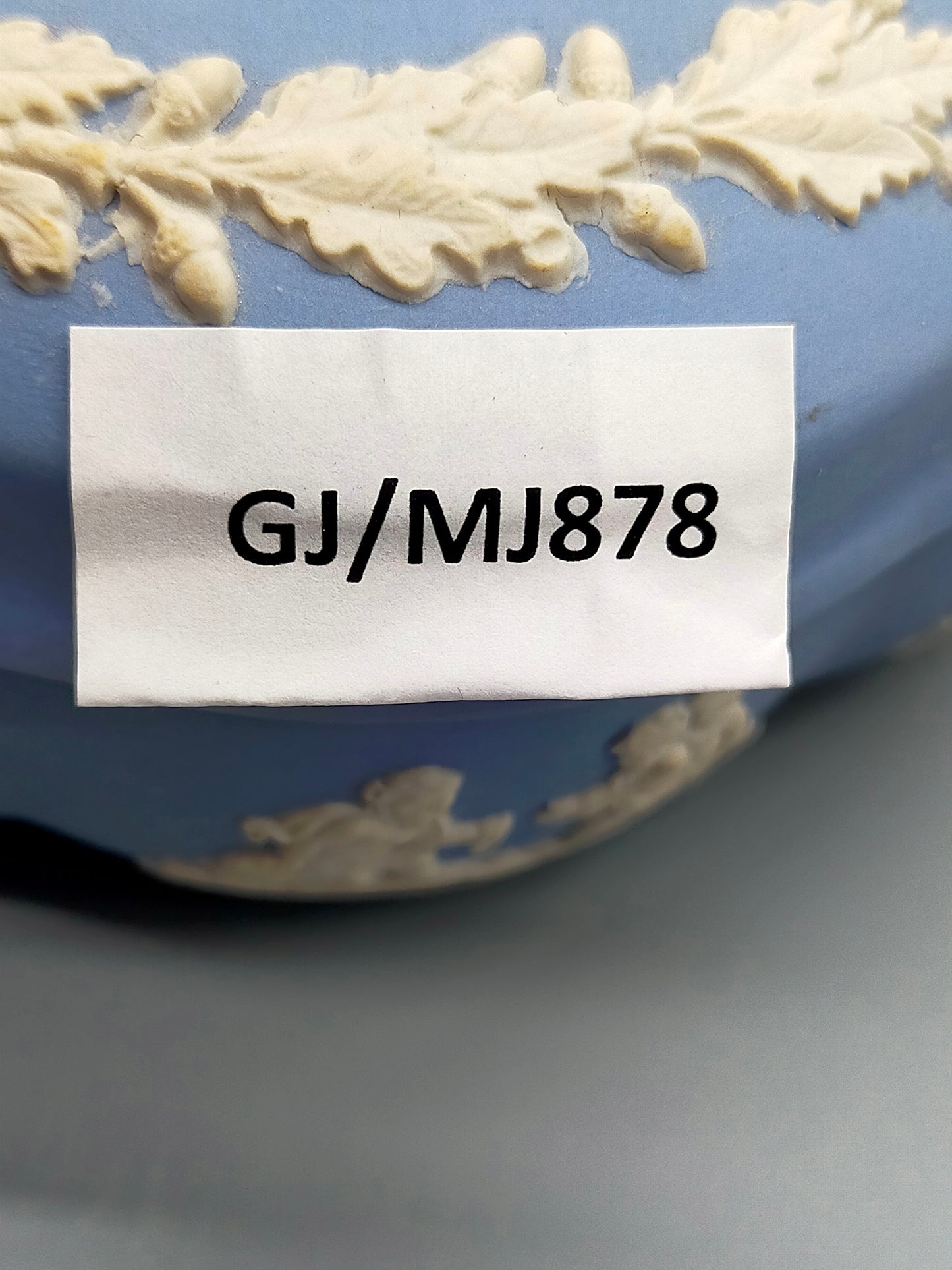 Klassische Wedgwood Jasperware Dose – Blaues Porzellan mit Relief