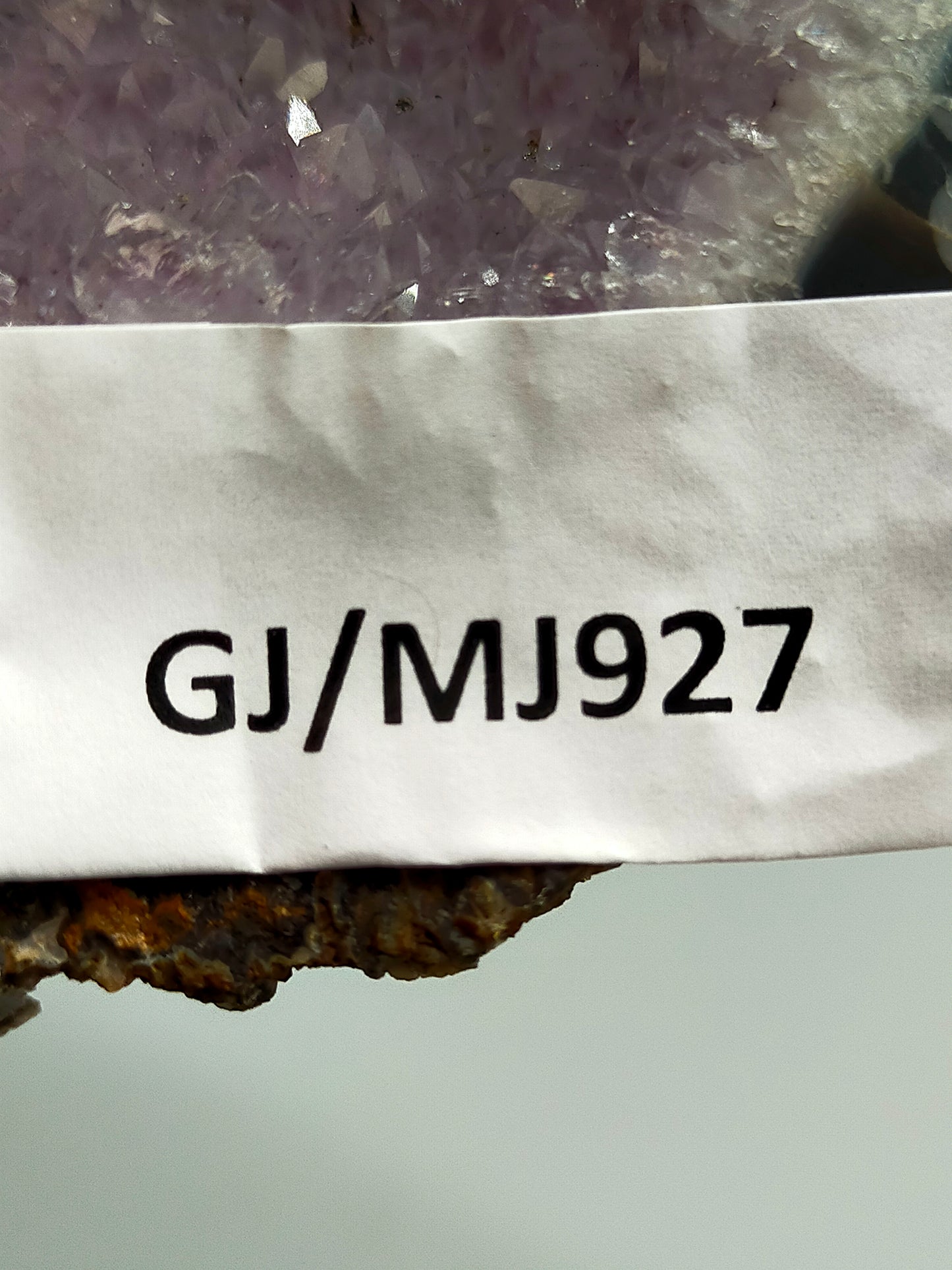 Eindrucksvolle Amethyst Geode Naturkristall mit Calcit-Einschluss