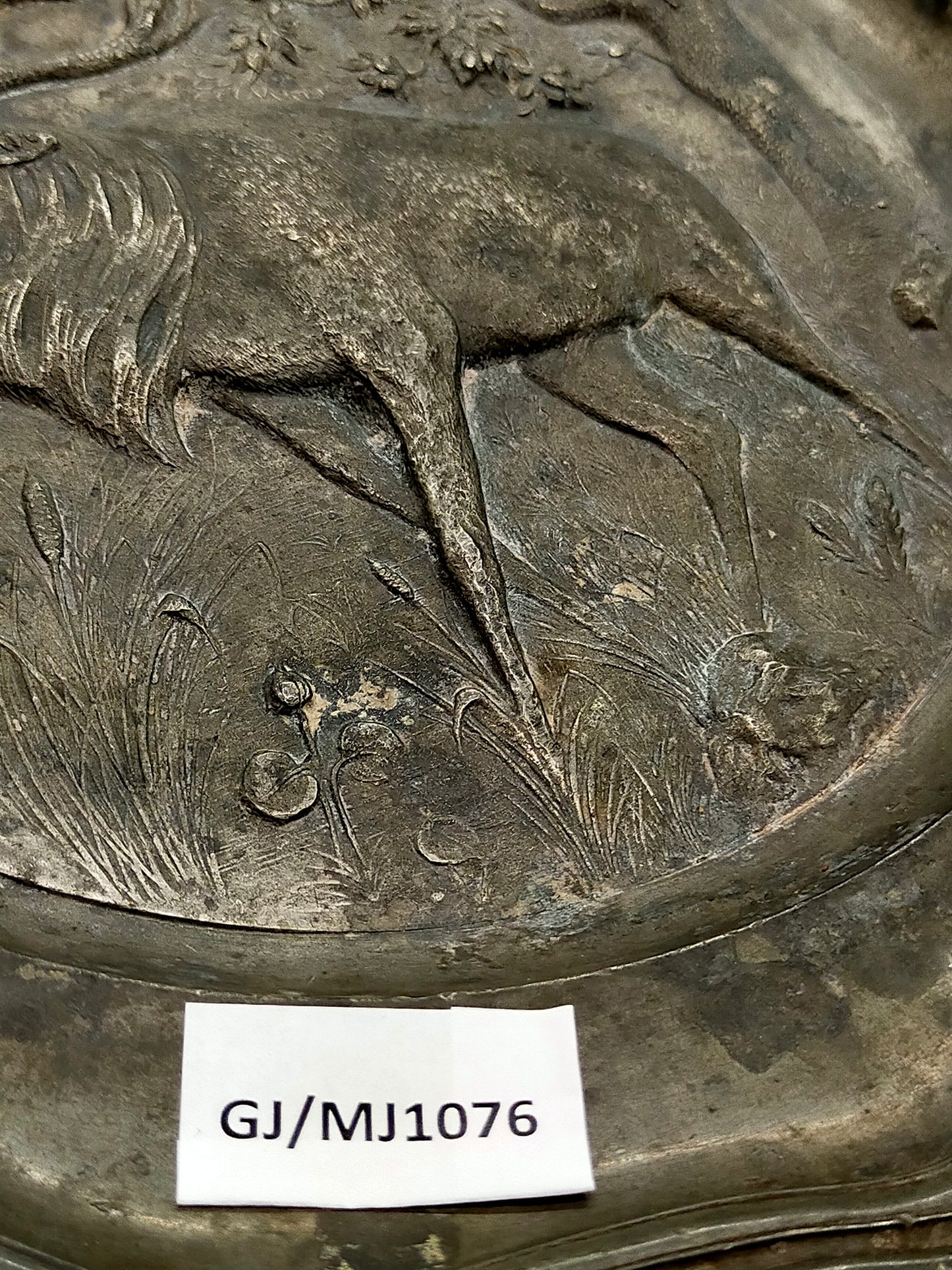 Antiker wandteller mit Hirschmotiv Rustikales Jagddekor