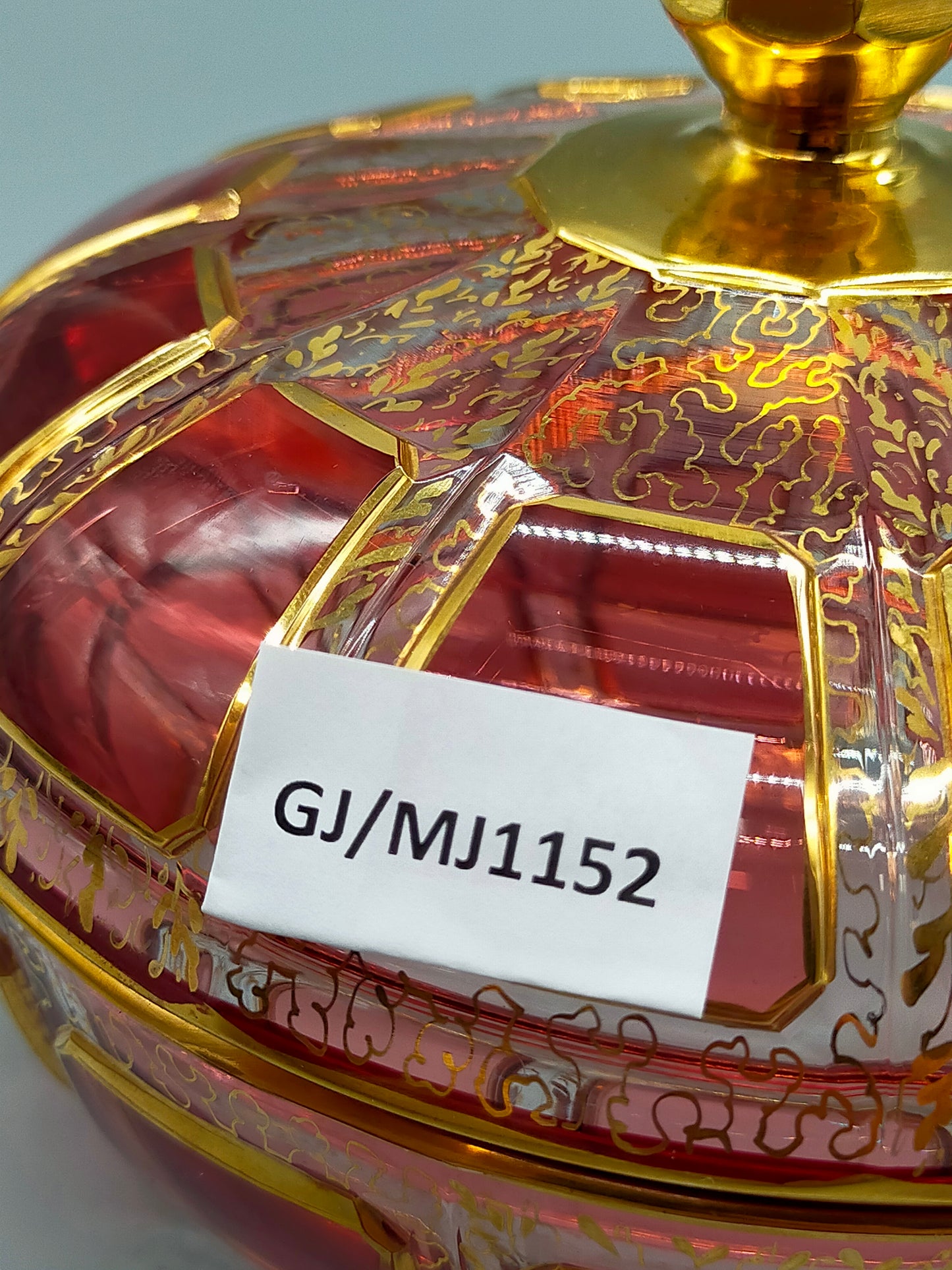 Prunkvolle Kristall Deckeldose Rot mit opulenten Gold Verzierungen