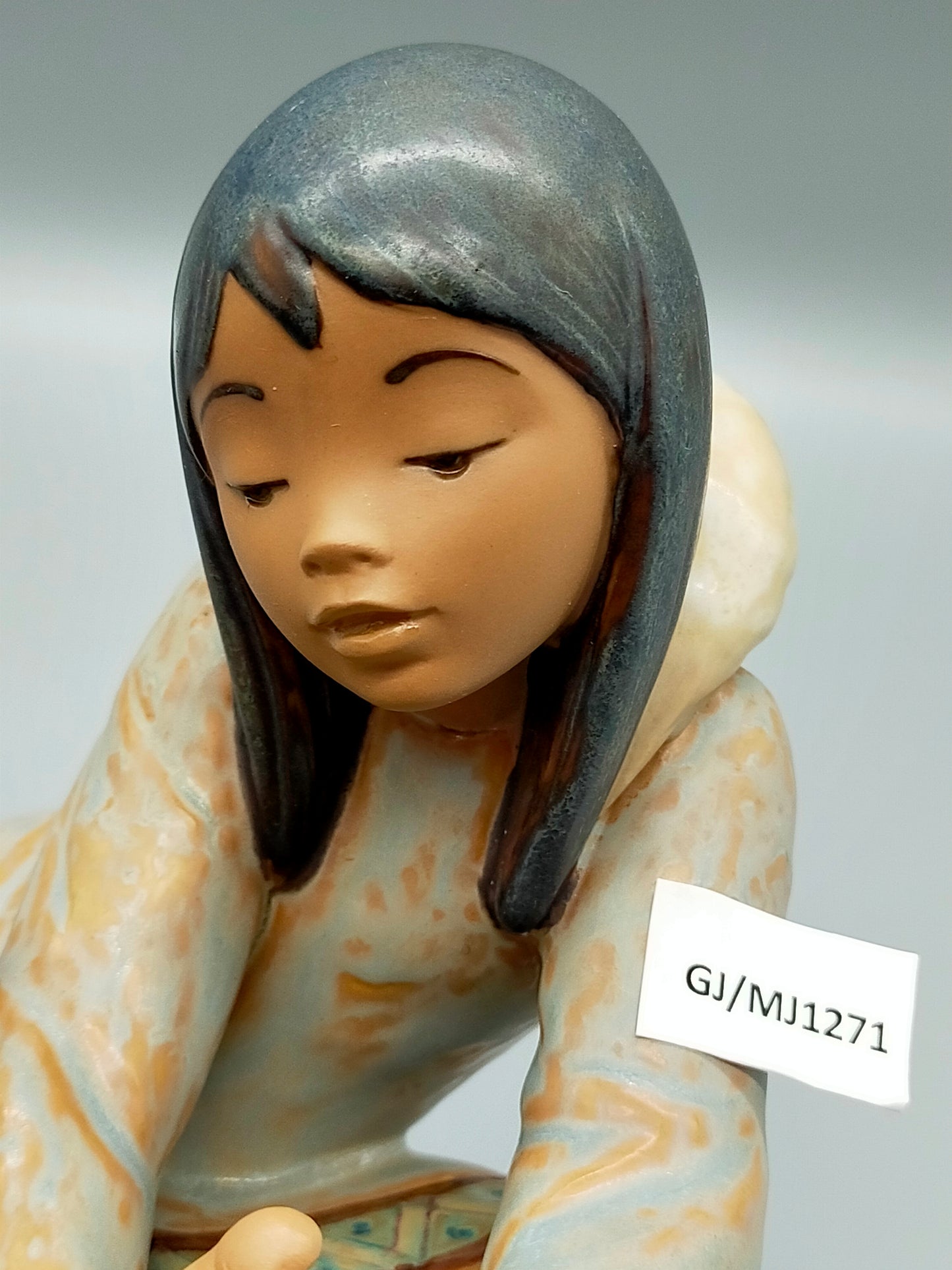 Lladró Porzellanfigur Eskimo Mädchen mit kalten Füßen Vintage