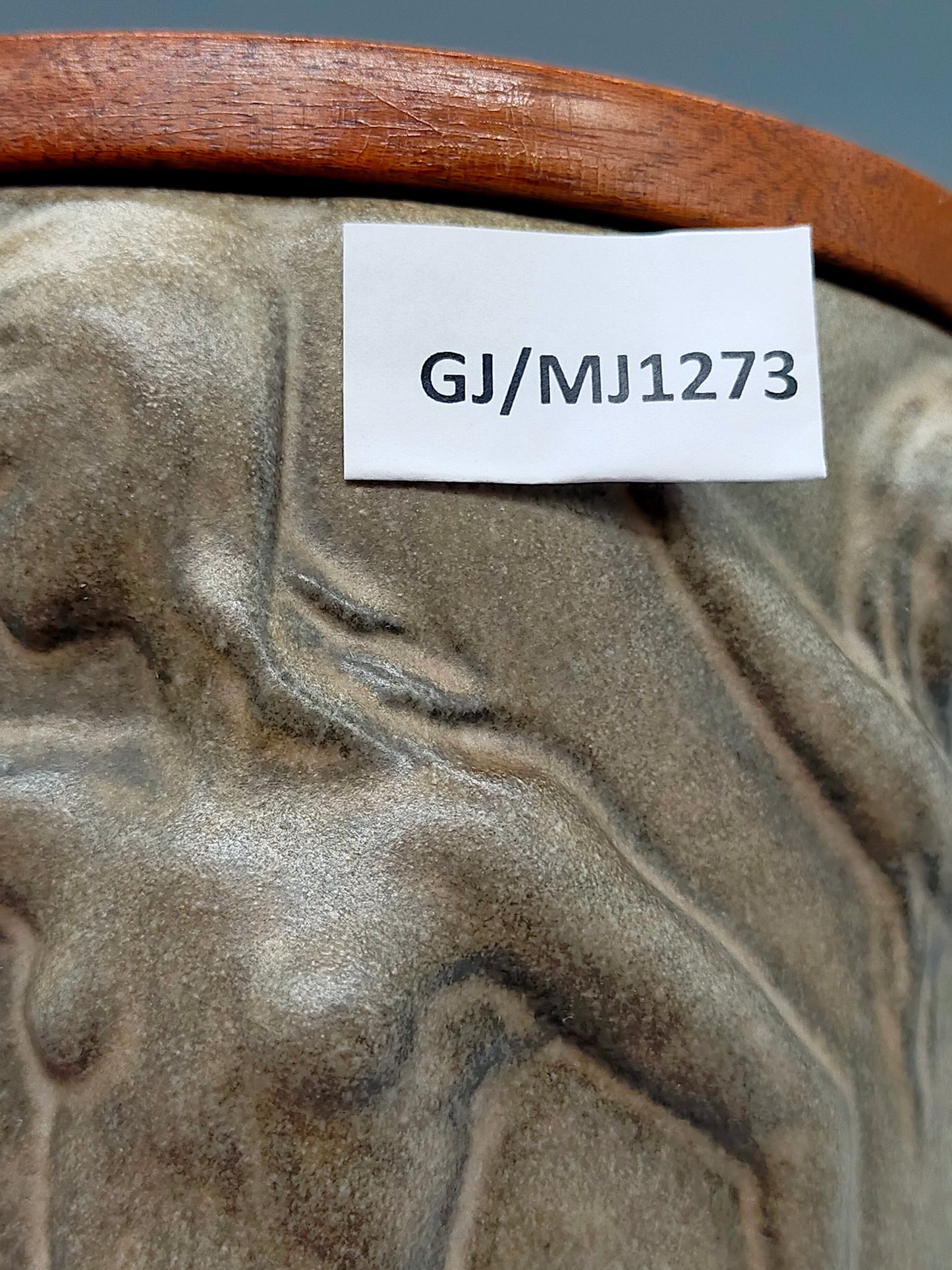 Art Déco Keramik Vorratsdose mit Holzdeckel Relief Tanzende Aktfiguren