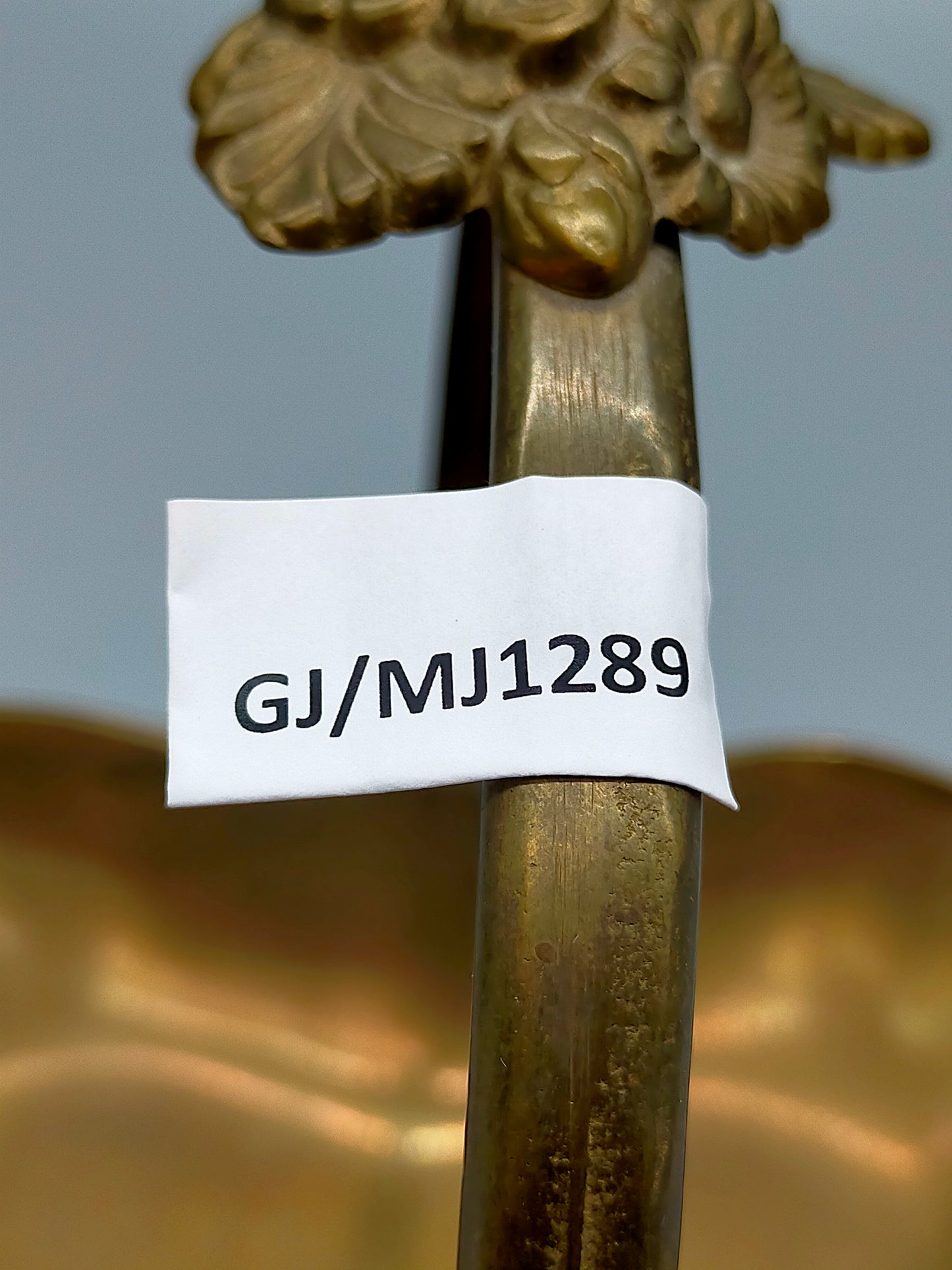 Elegante Art Nouveau Messing Schale mit Tragegriff Blütendekor
