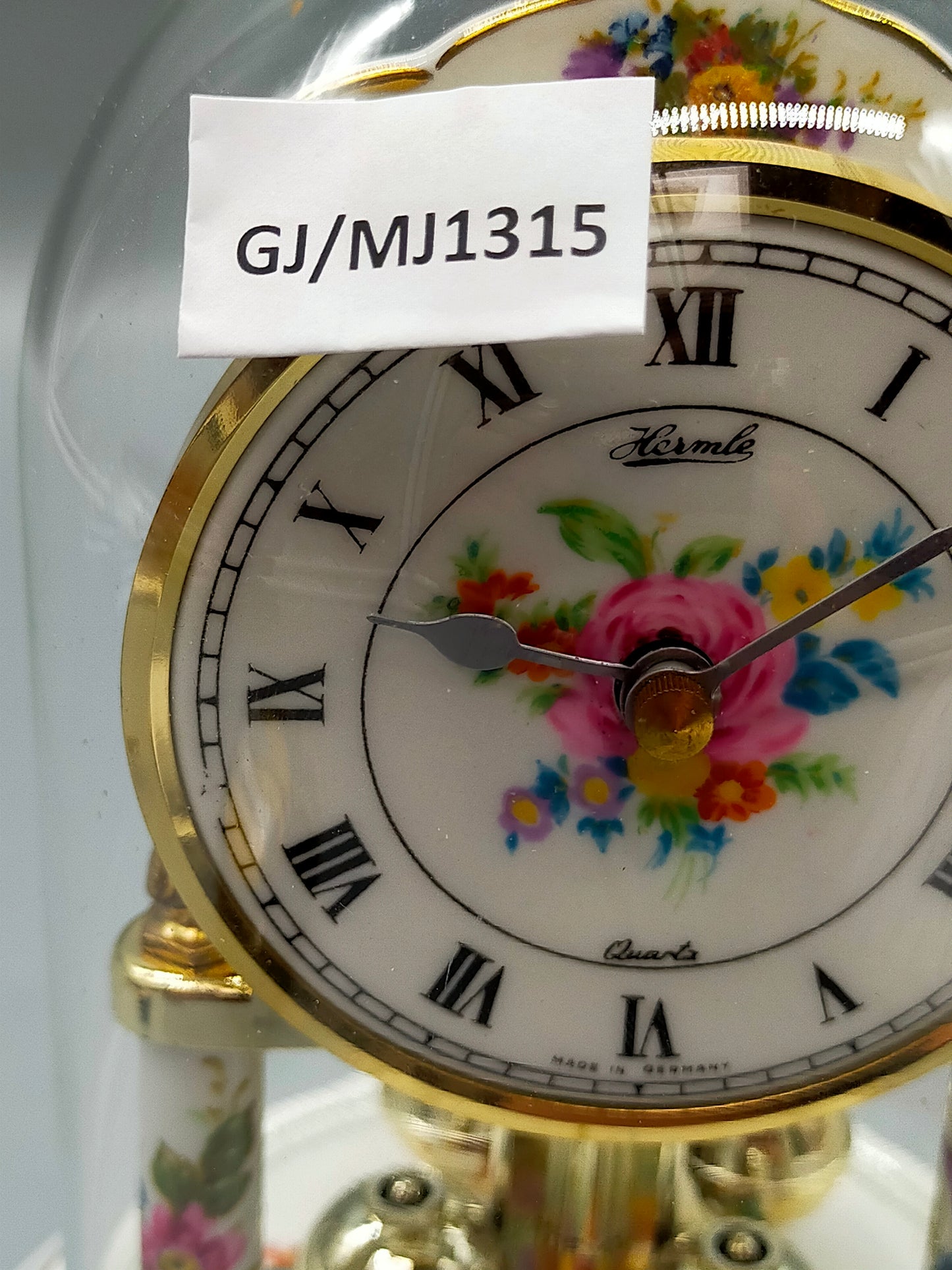 Hermle K.P.M. Kamin Uhr – Porzellan Drehpendeluhr mit Glasdom