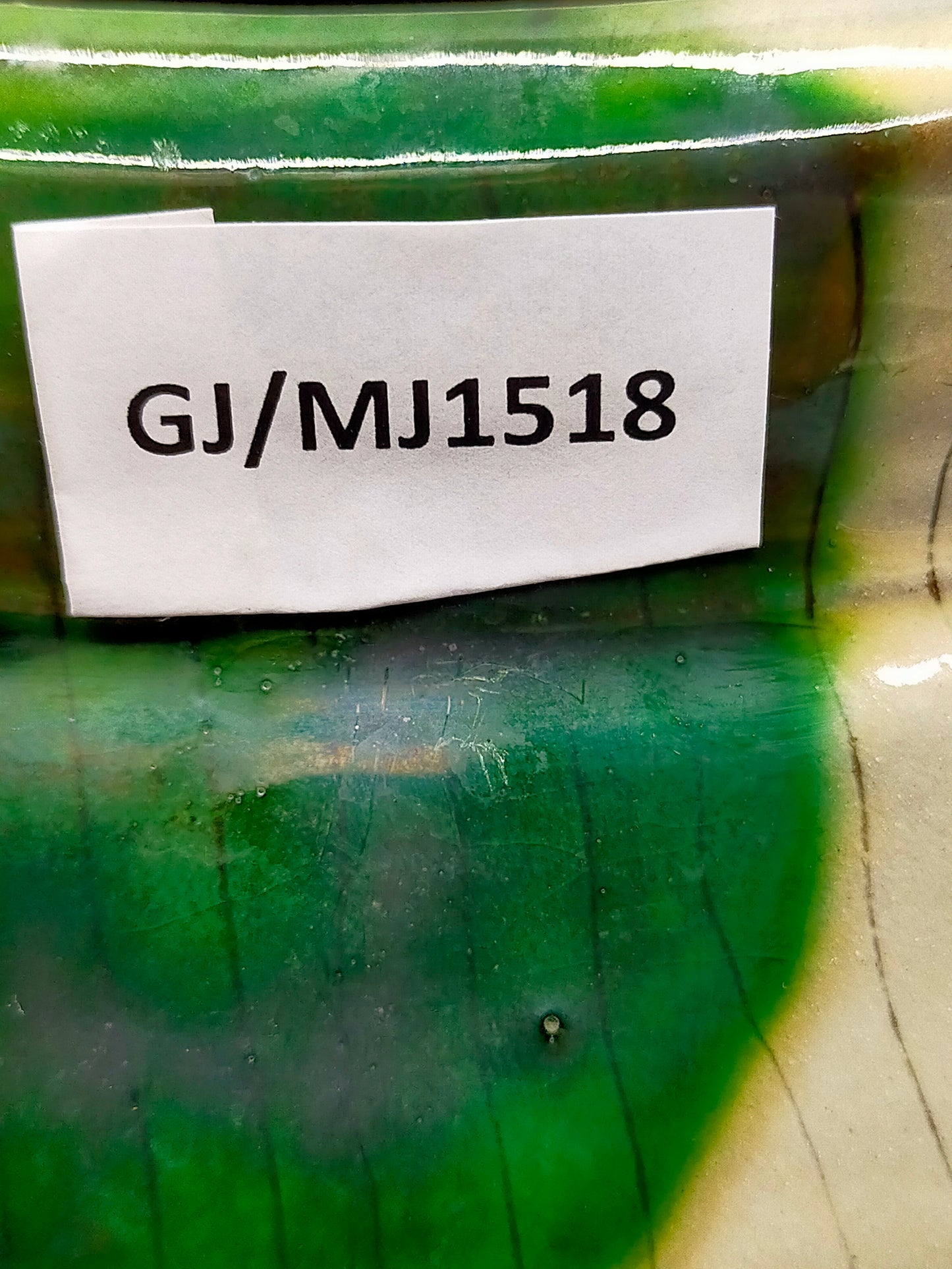 Handgefertigte Keramikvase – Glasiertes Design in Grün und Weiß