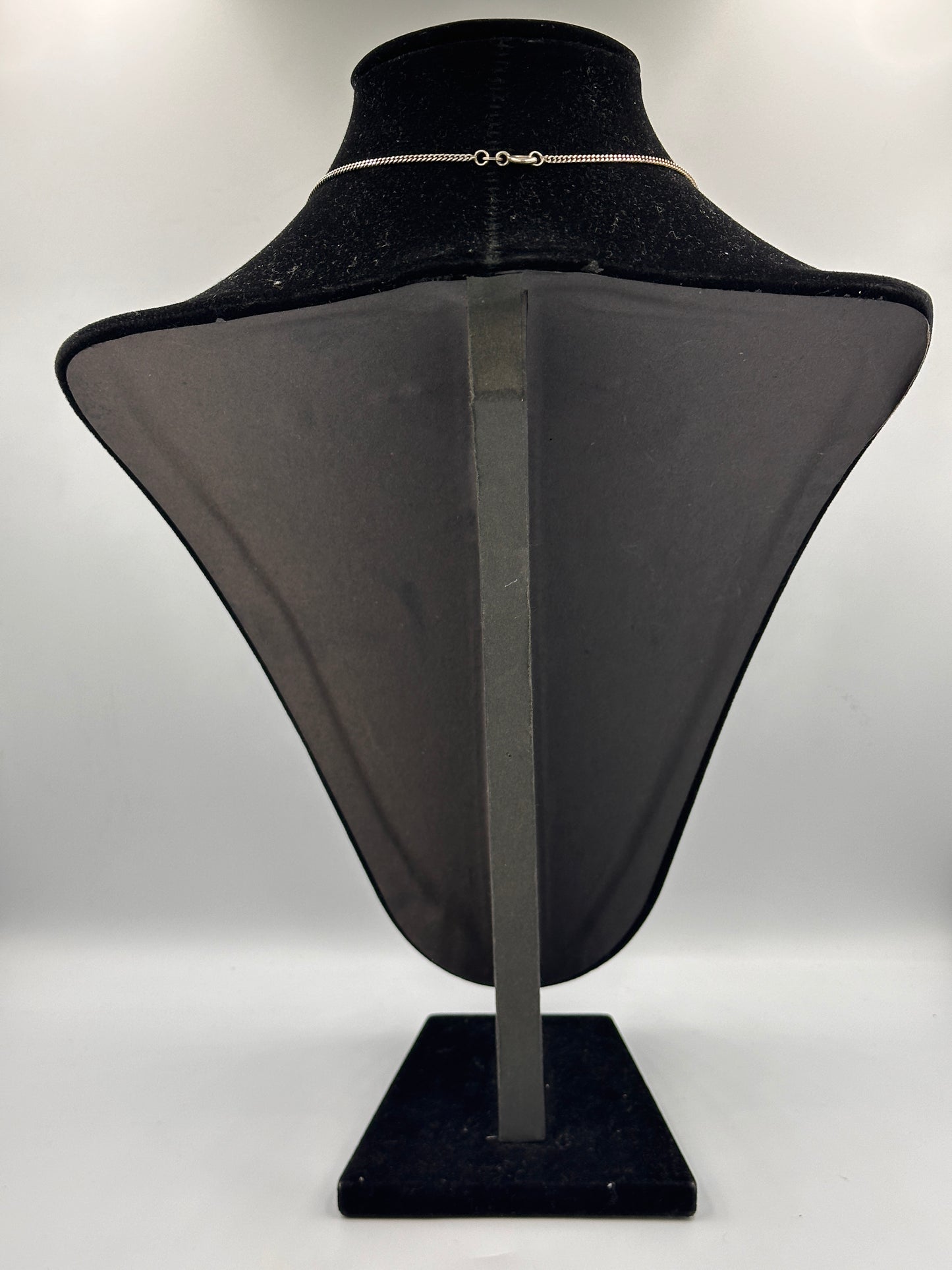 Elegante 925 Silber Halskette mit Perlenanhänger und roten Steinen