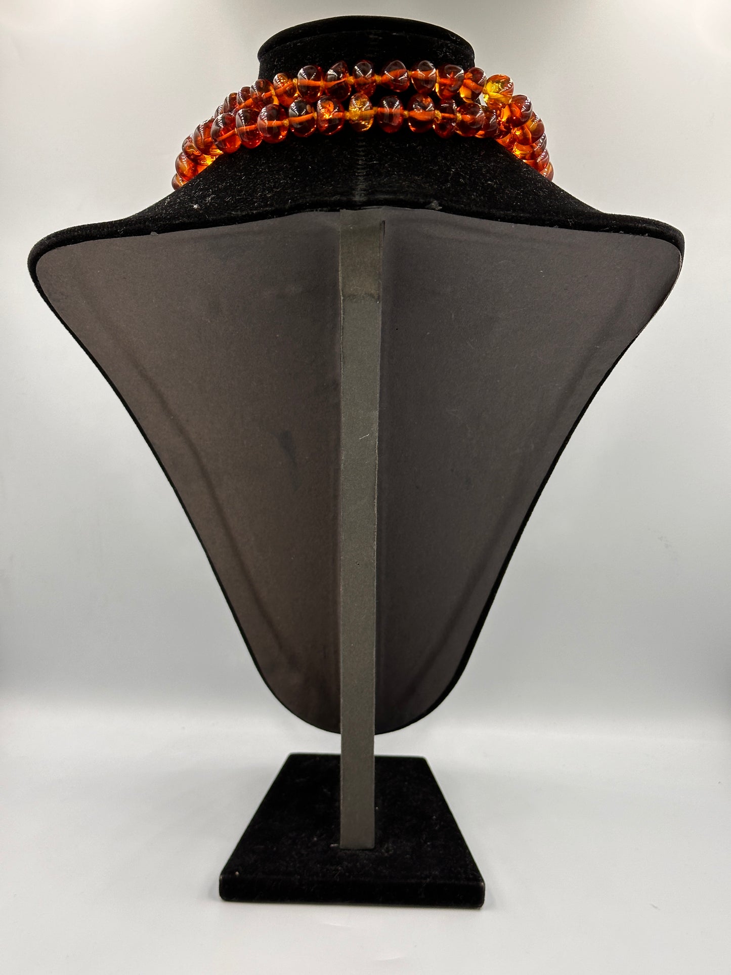 Schicke Lange Bernstein Halskette mit Goldfarbenem Verschluss