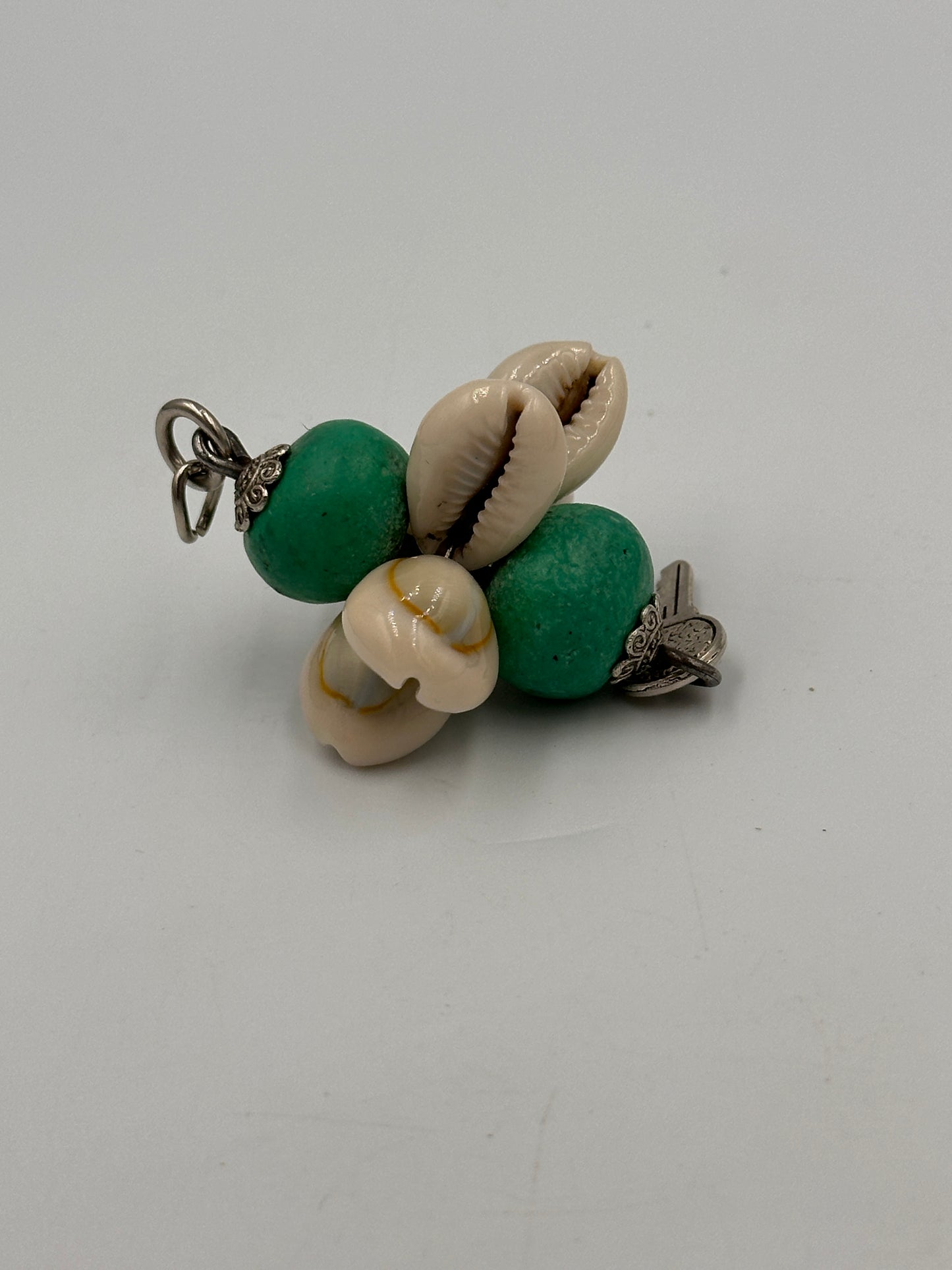 Vintage Muscheln Anhänger mit Türkisfarbenen Kugeln und Schlüssel