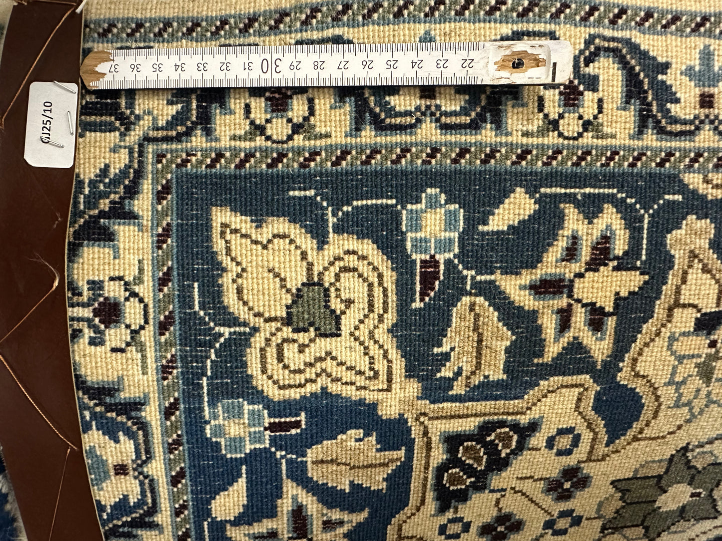 Perser Teppich Nain – Handgeknüpft aus Korkwolle und Seide – 142 x 89 cm